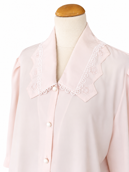 Chemisier vintage rose pâle et dentelle