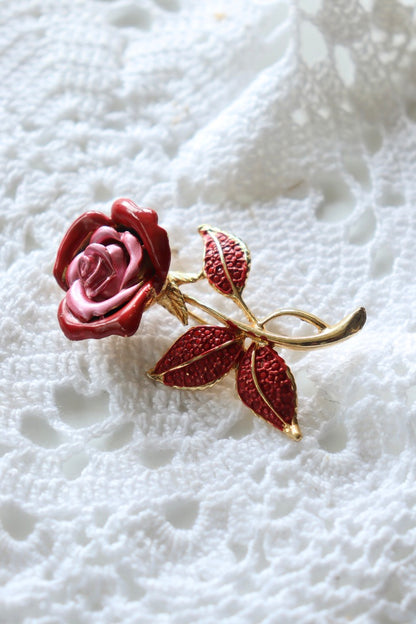 Broche rose vintage émaillée rouge et or la friperie vintage 25