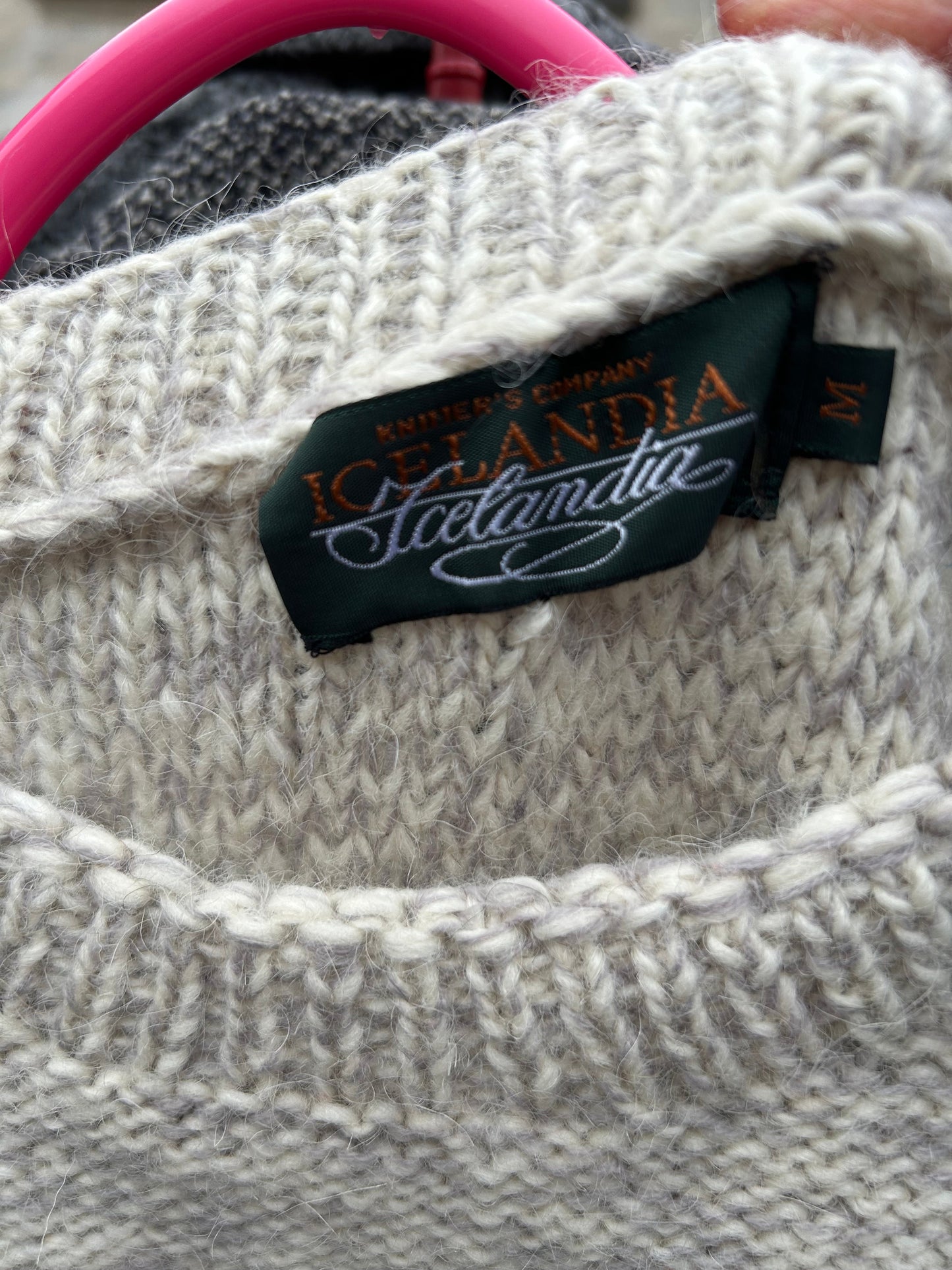 Pull vintage brodé pure laine la friperie vintage 25