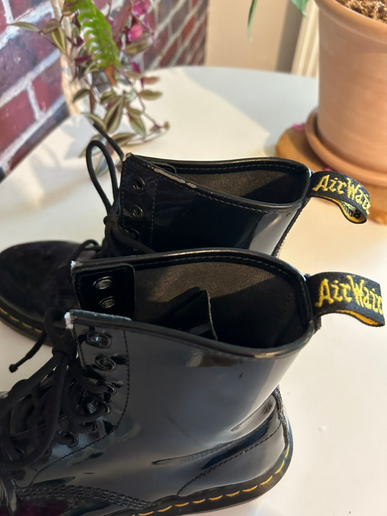 Dr Martens 1460 hautes 8 trous noires vernies la friperie vintage 25