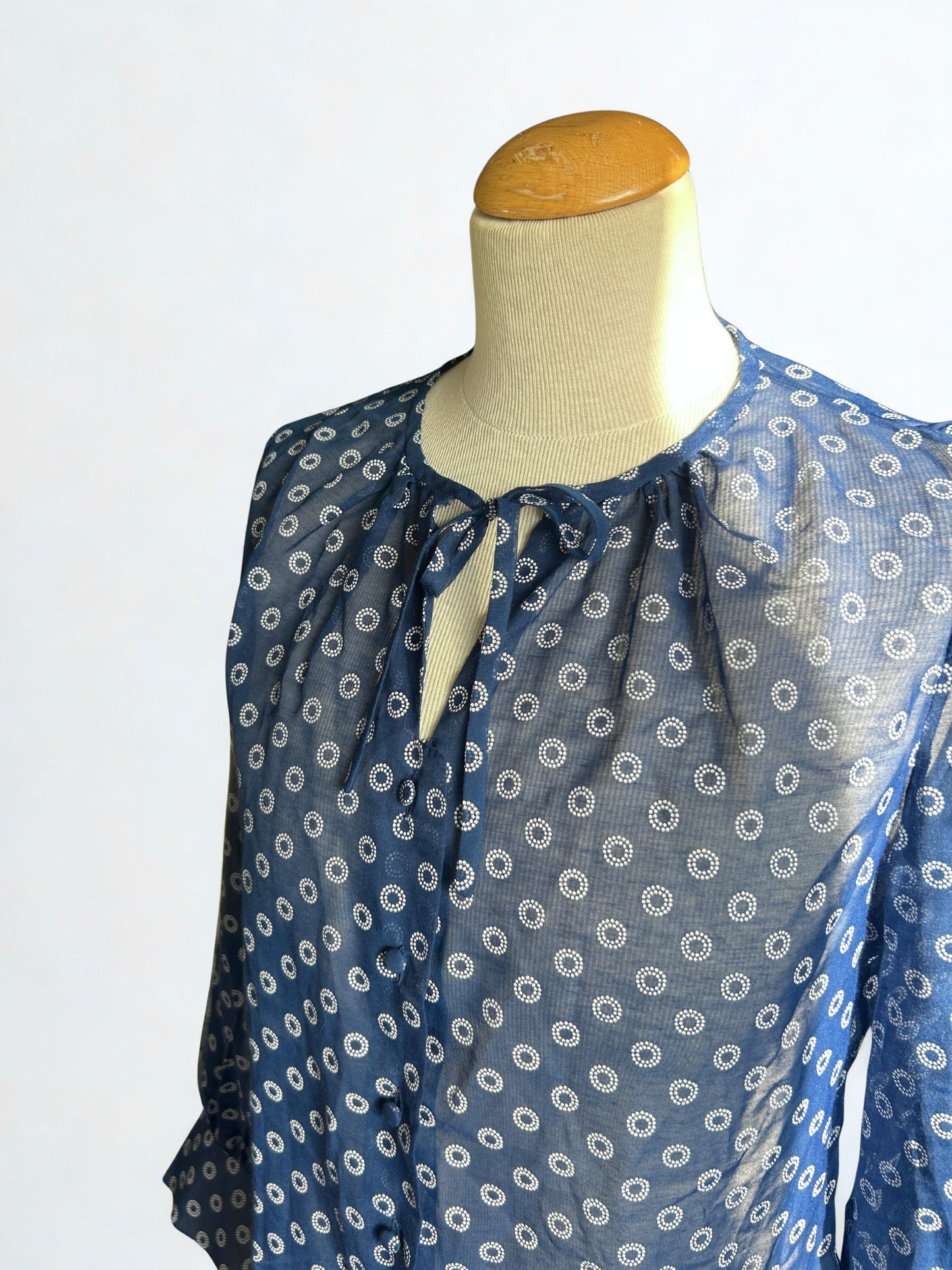 Blouse vintage bleu motifs blanc France