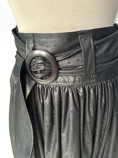 Jupe midi vintage noire en imitation cuir – taille haute
