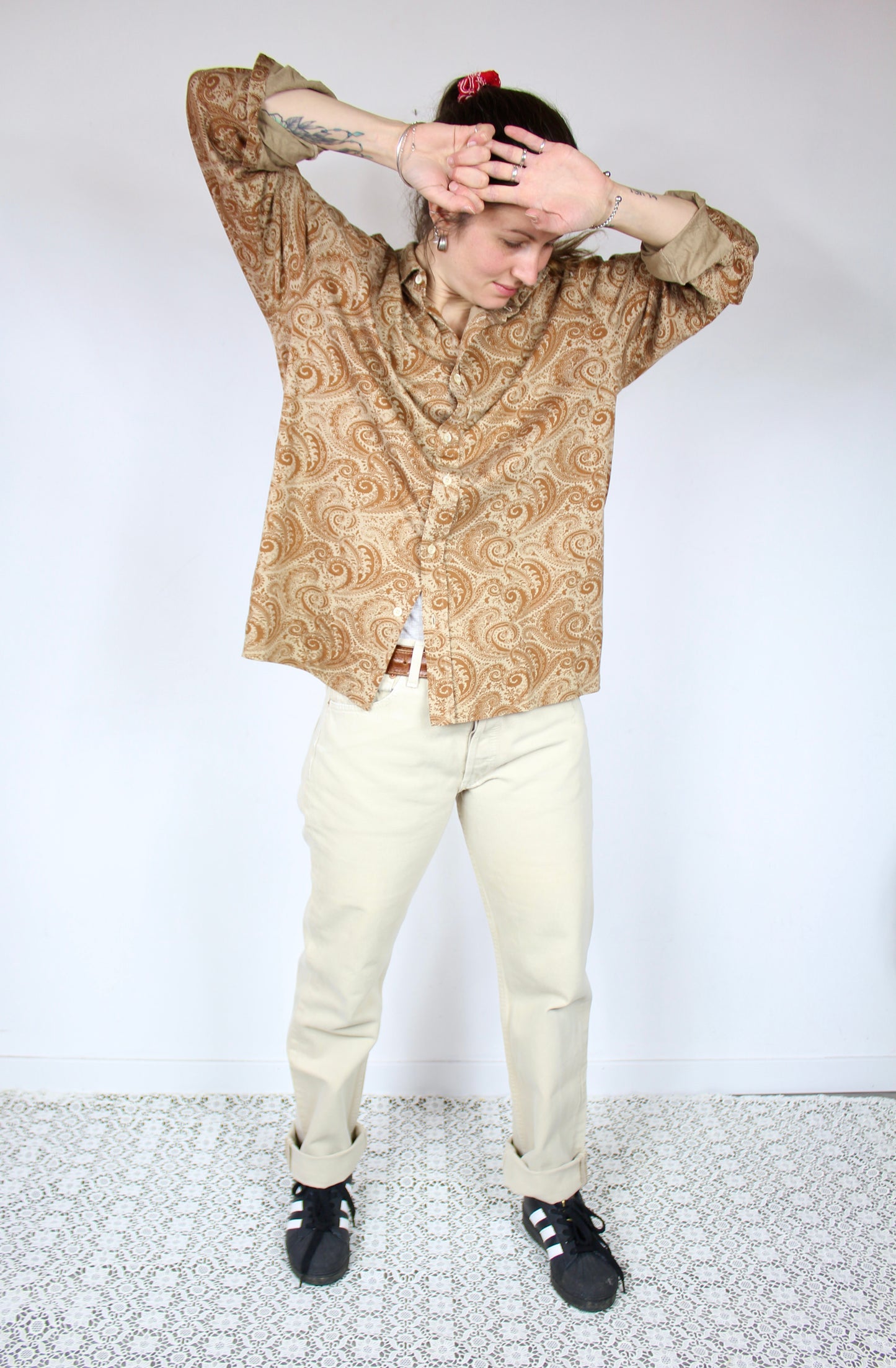 Chemise vintage beige à motifs marron foulard en coton