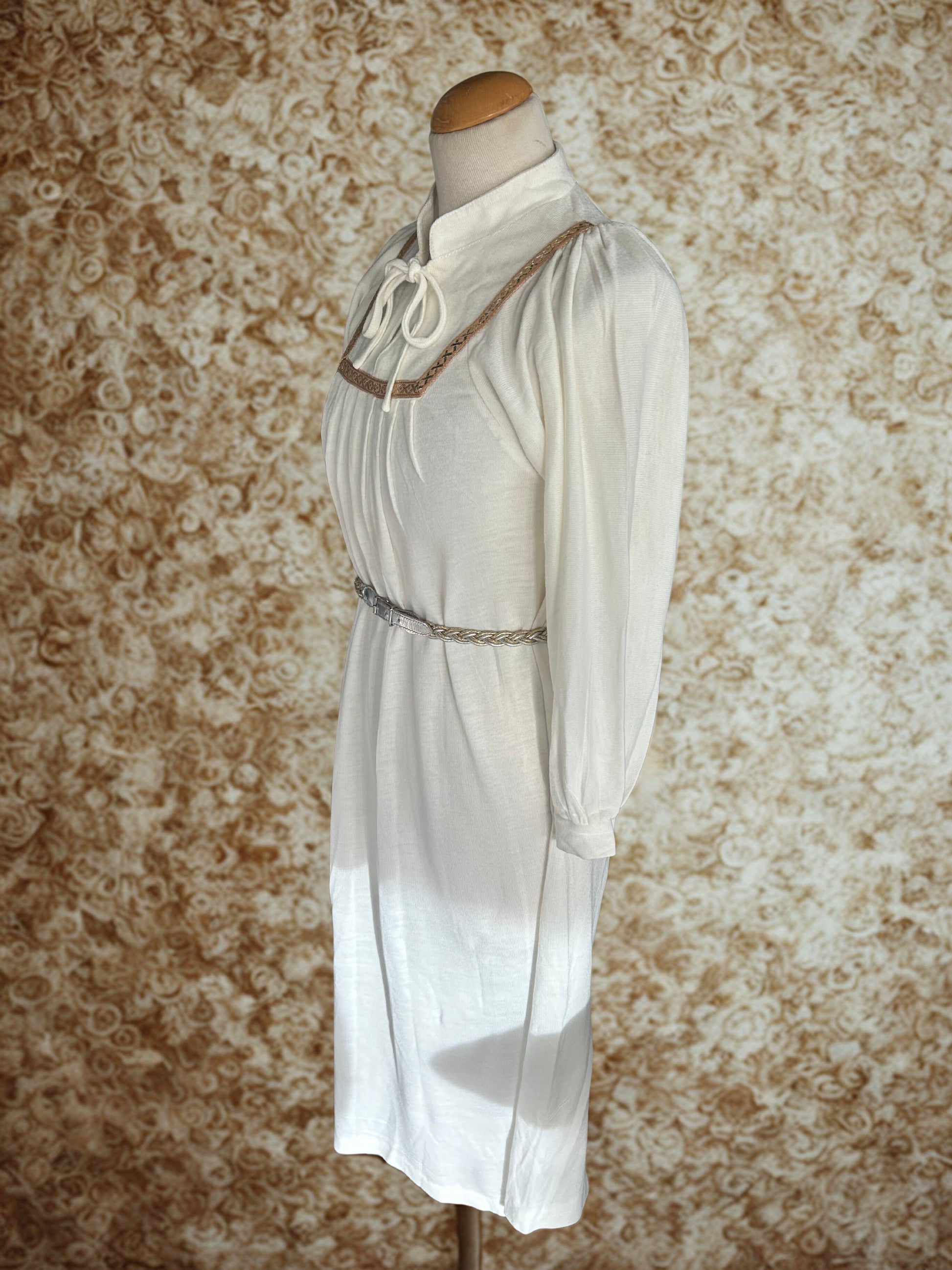 Robe blanche vintage bohème années 70 la friperie vintage 25