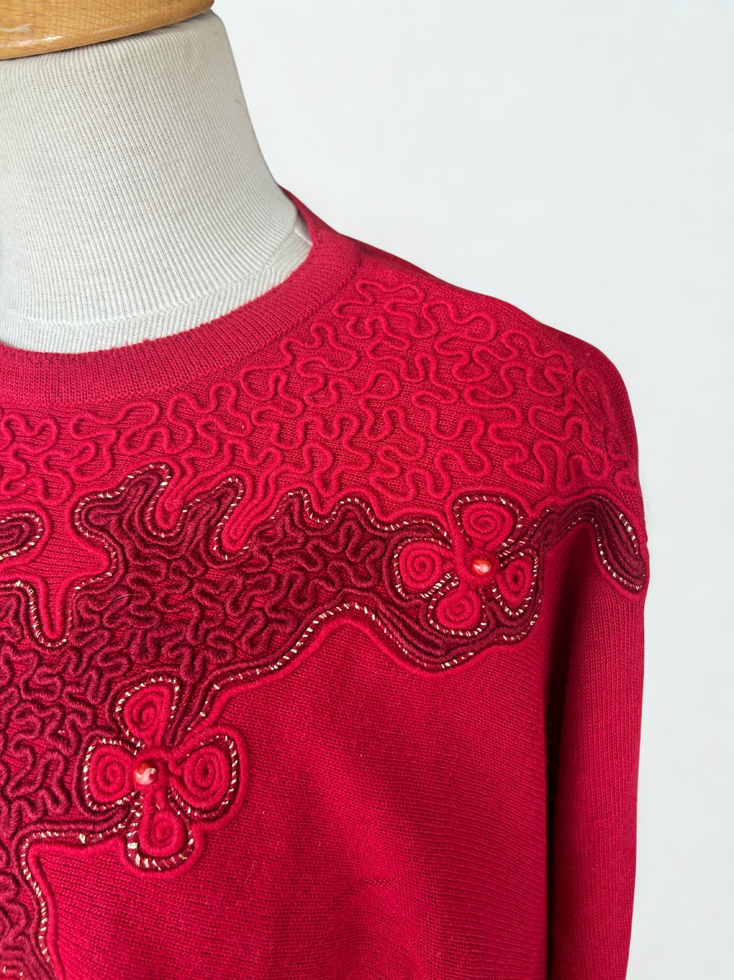 Pull vintage brodé rouge Tilber