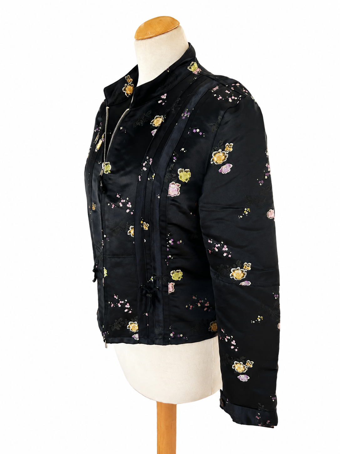 Veste noir kimono satiné et fleurs