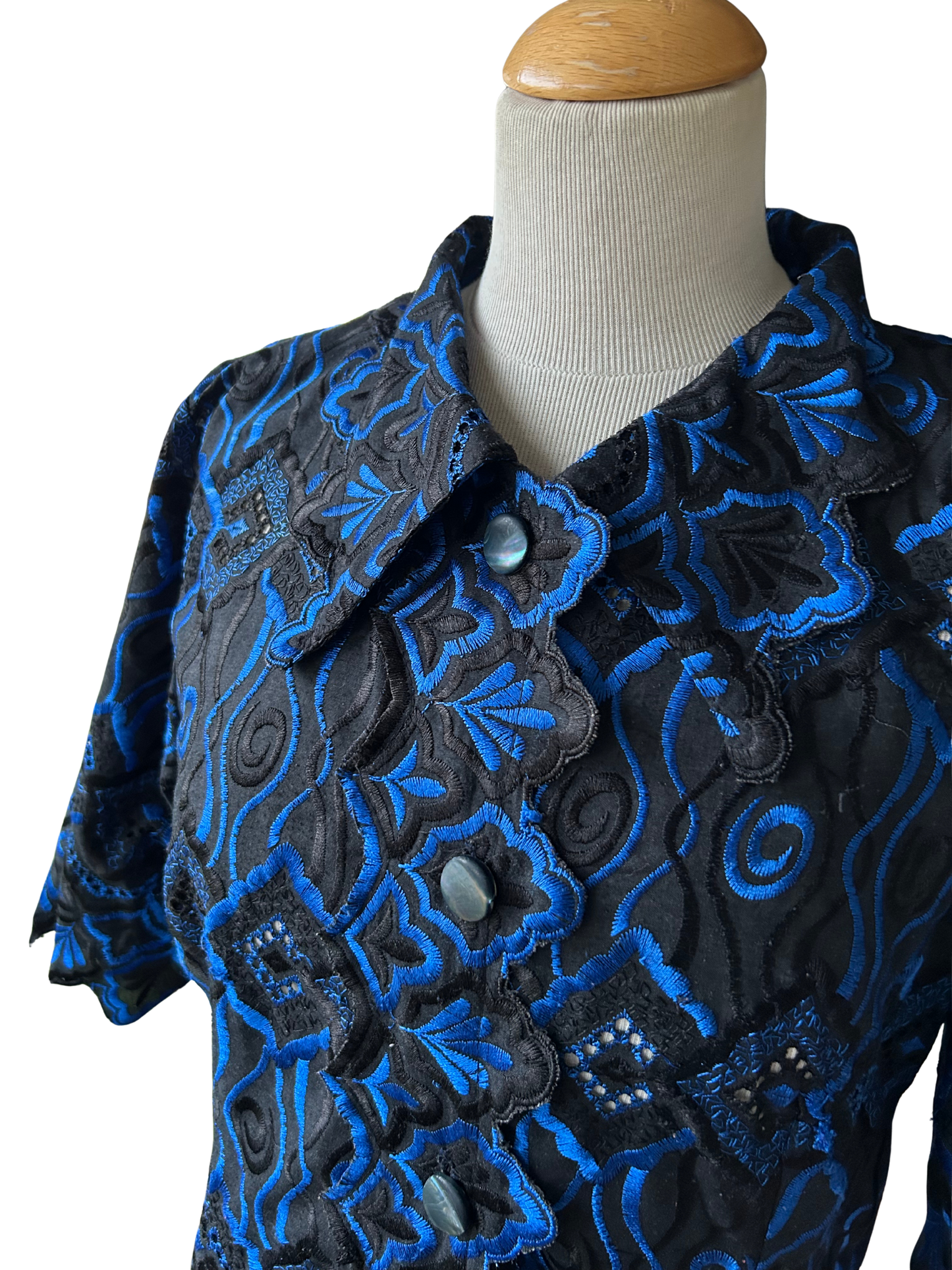 Tunique vintage brodée noir bleu la friperie vintage 25