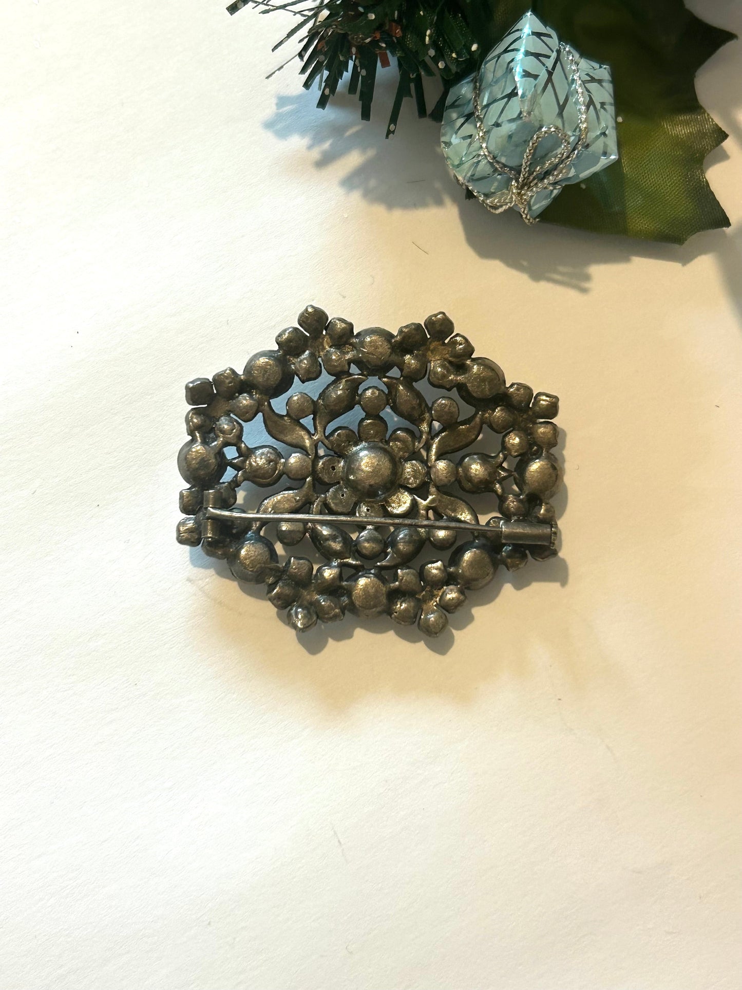 Broche vintage rosace strass argenté la friperie vintage 25