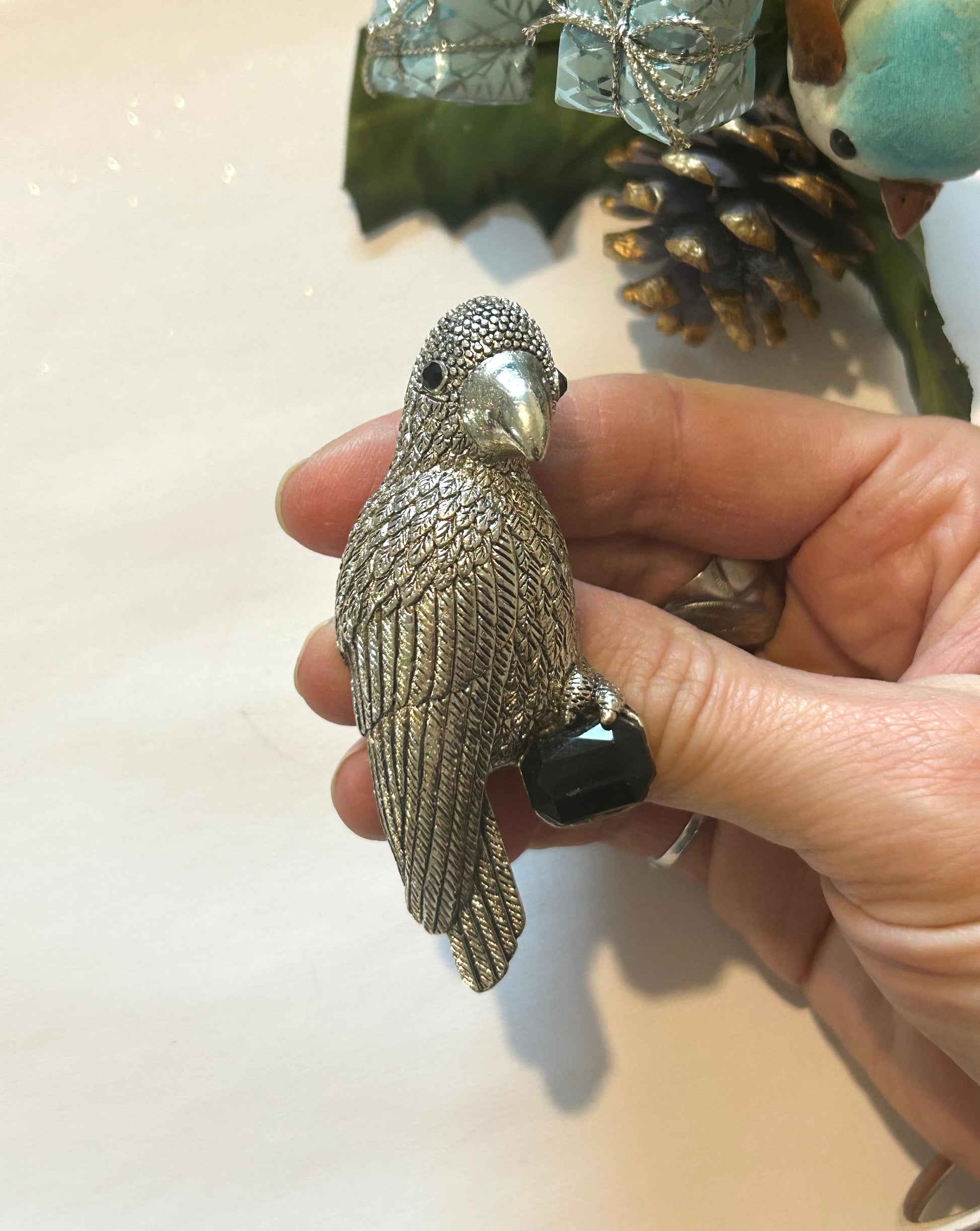 Broche vintage perroquet argenté la friperie vintage 25