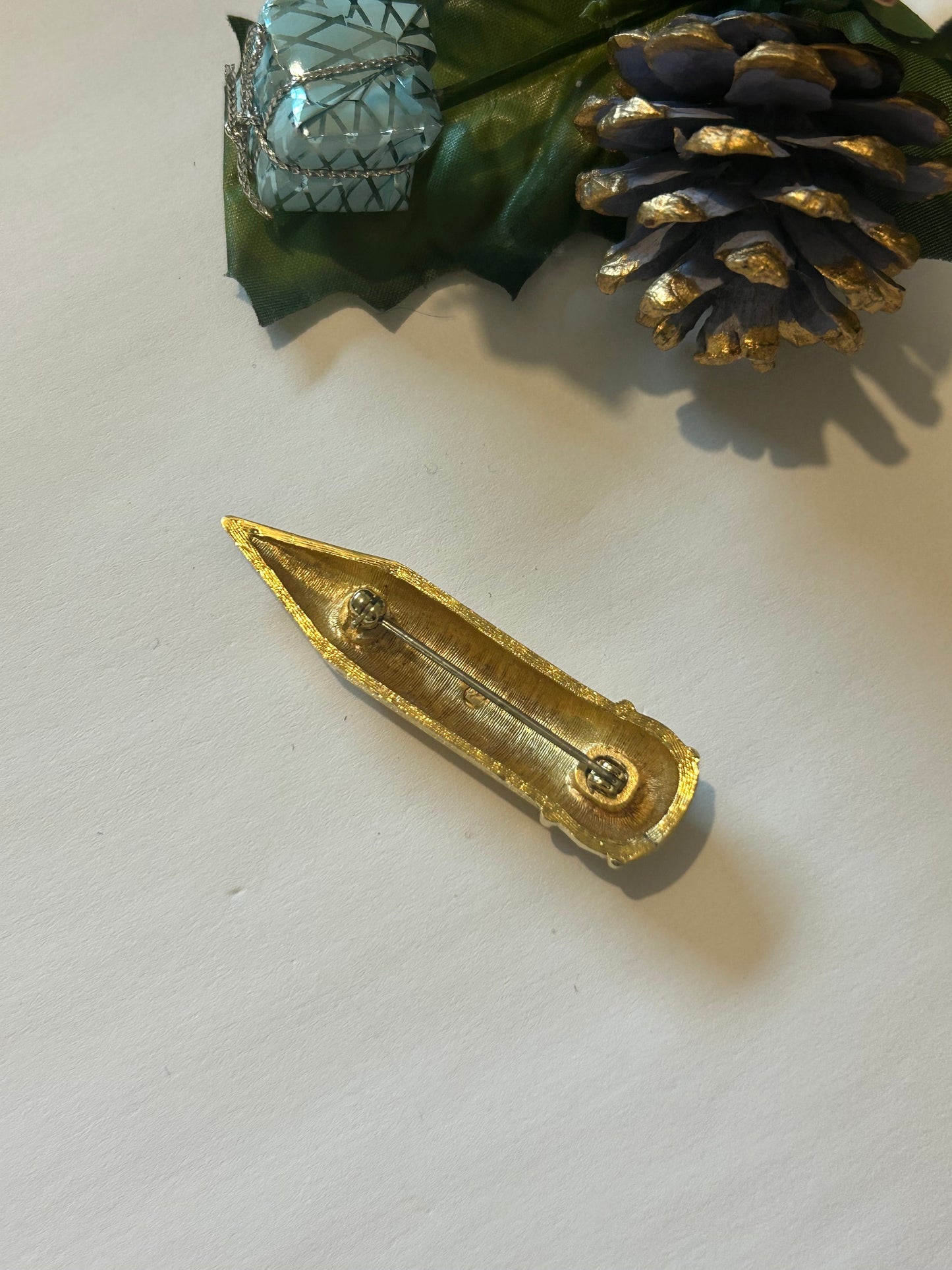 Broche Swarovski vintage crayon doré strass – Années 90 la friperie vintage 25
