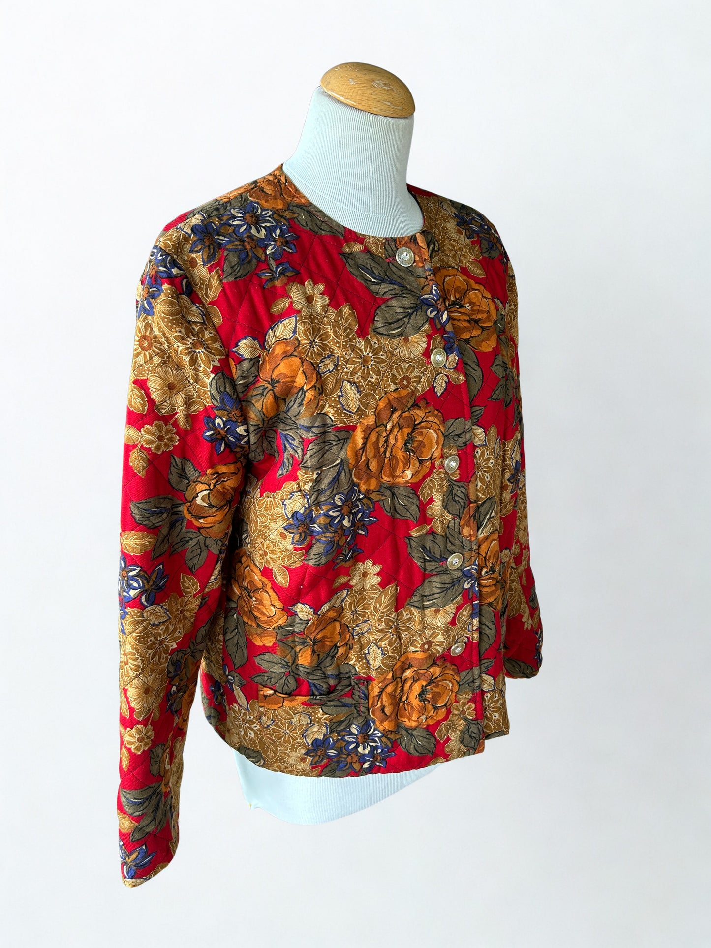Veste matelassée rouge à fleurs