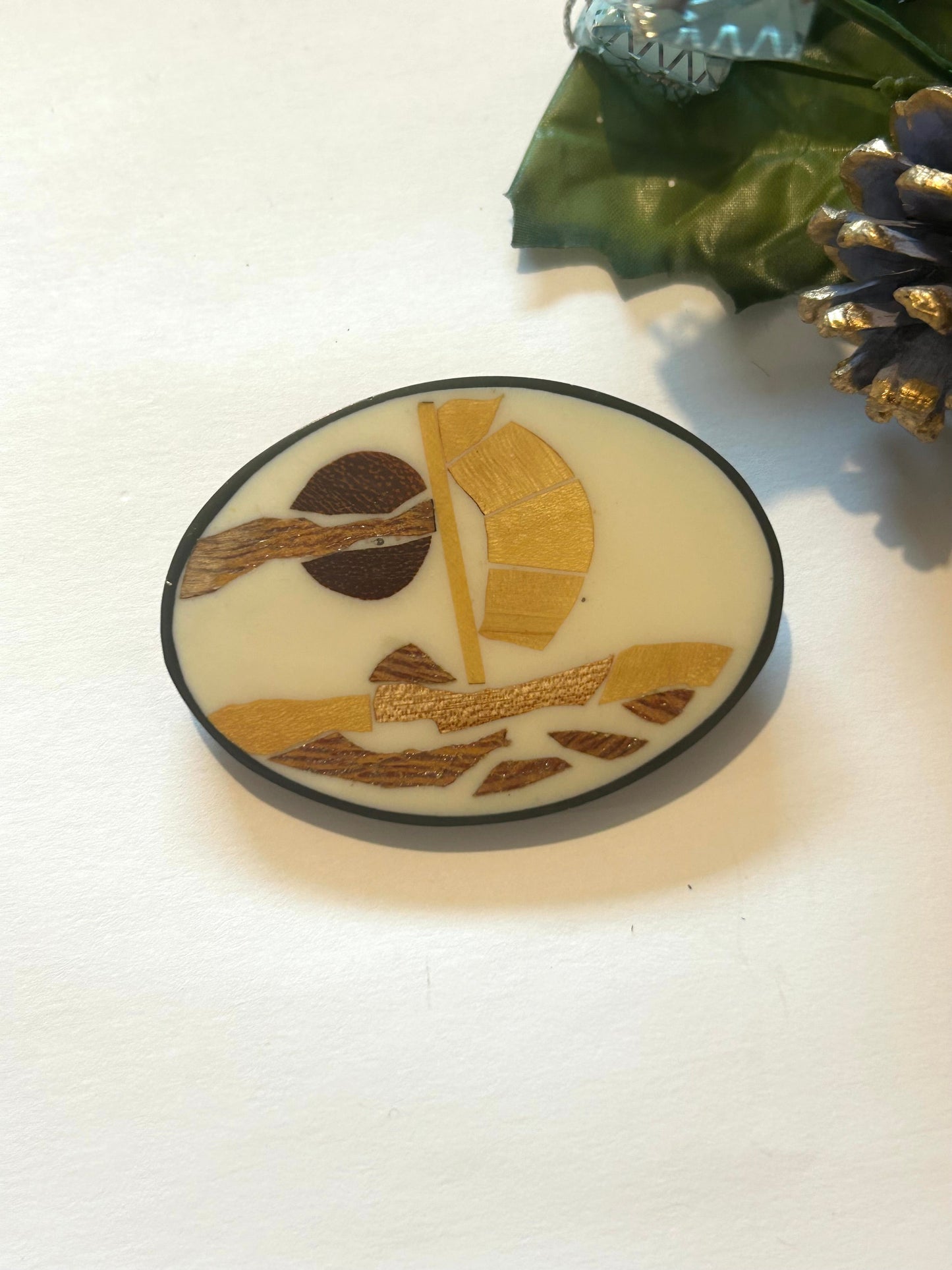 Broche vintage bois et résine la friperie vintage 25