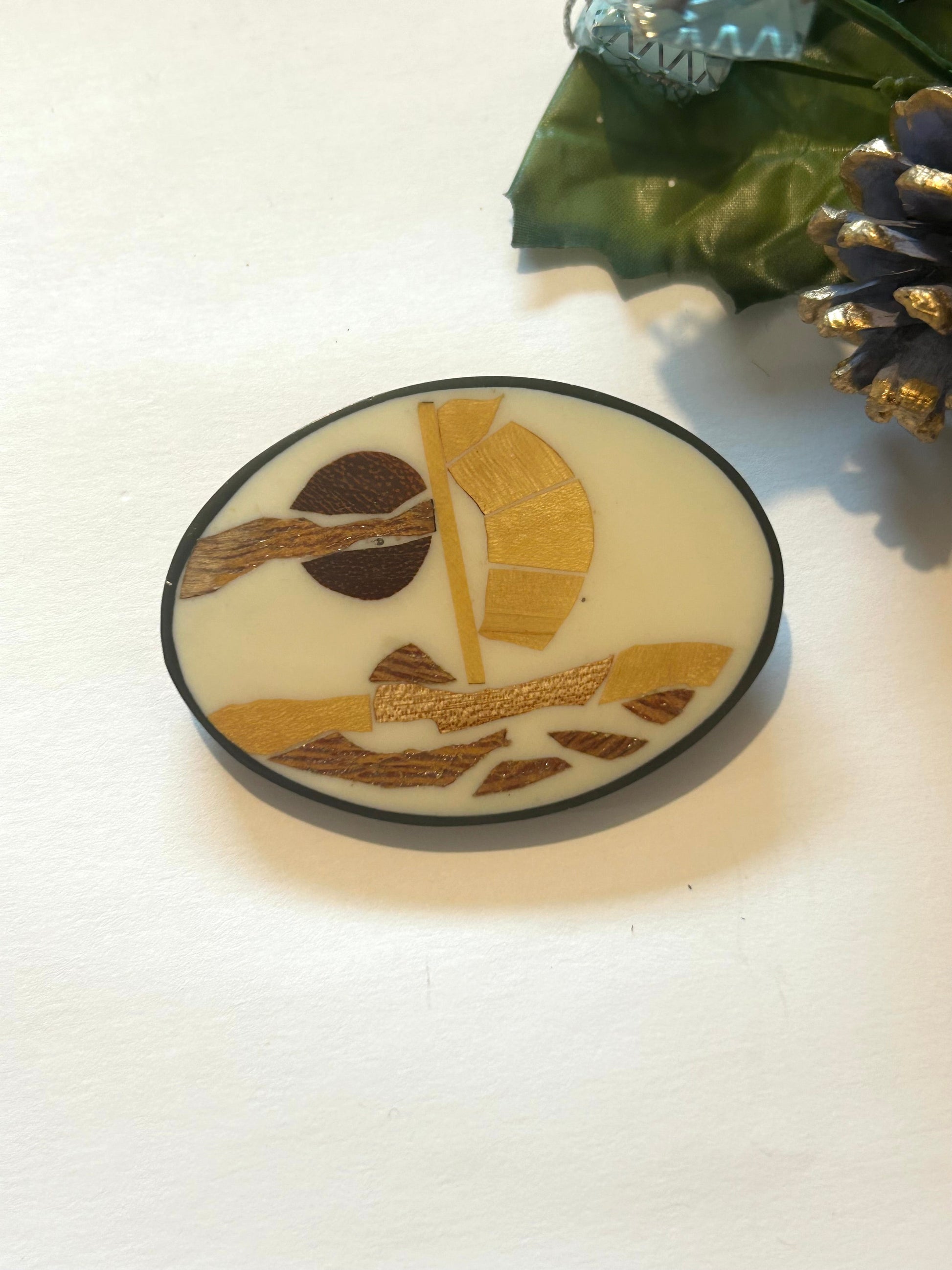 Broche vintage bois et résine la friperie vintage 25