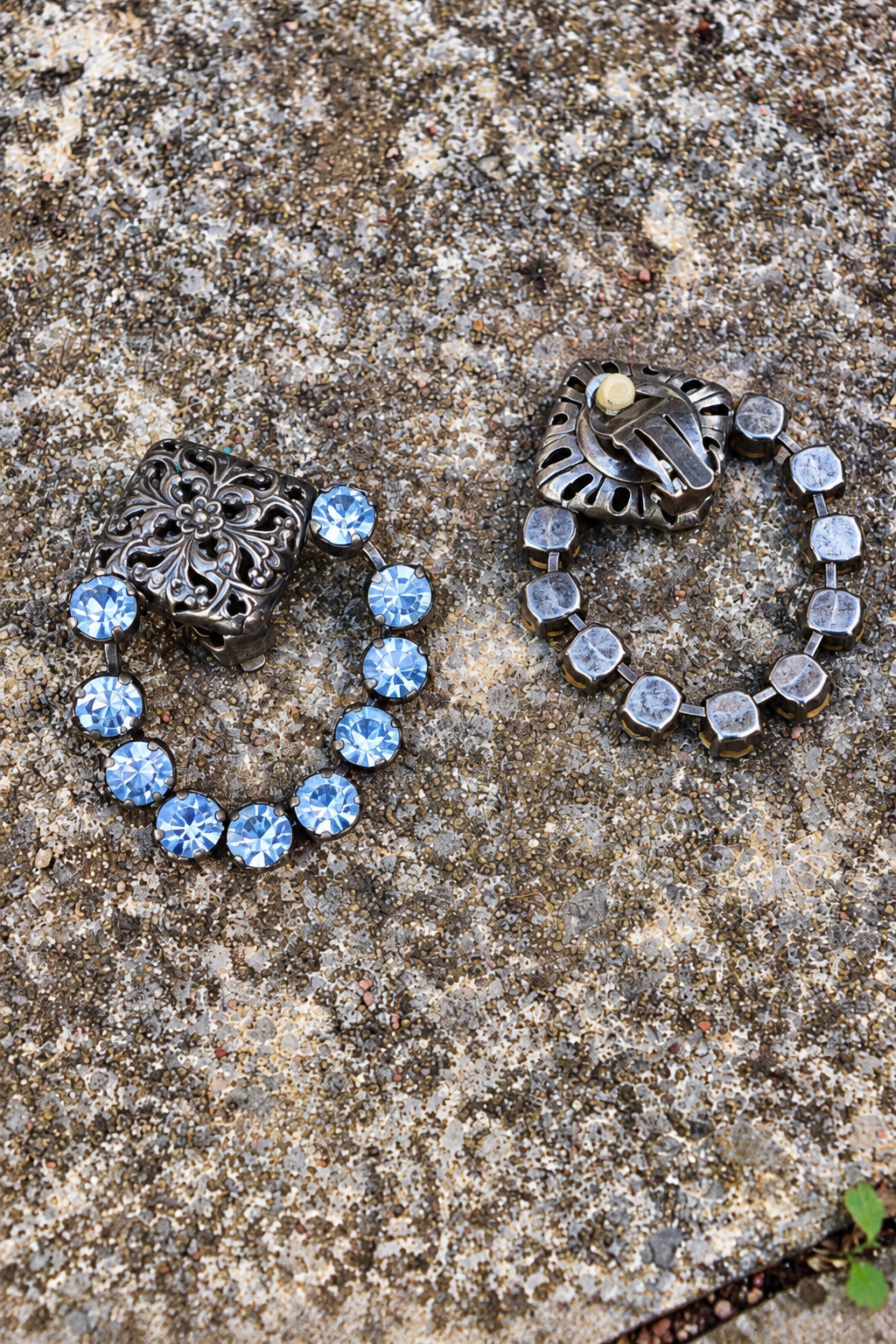 Boucles d’oreilles clips vintage strass bleus