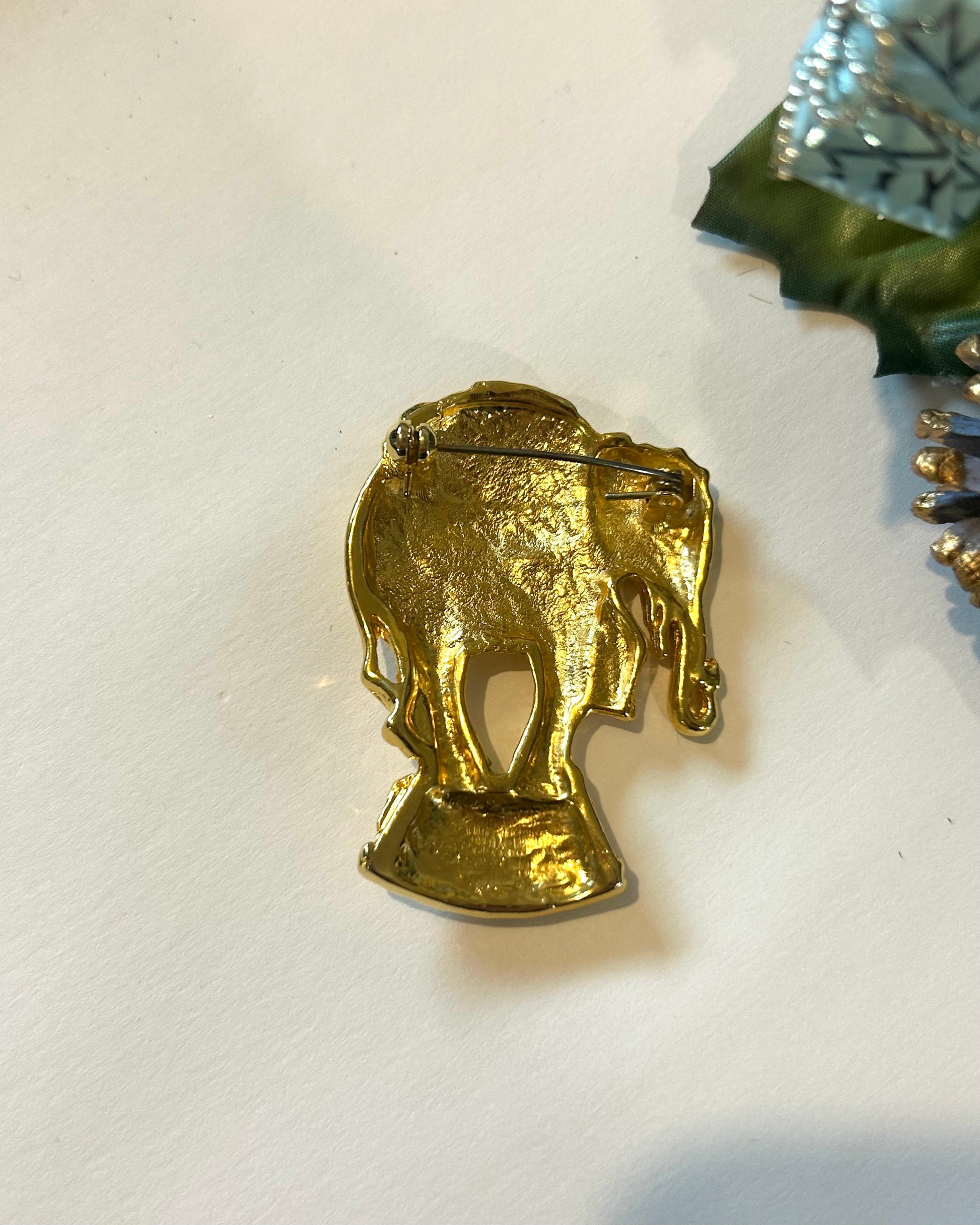 Broche vintage éléphant doré la friperie vintage 25