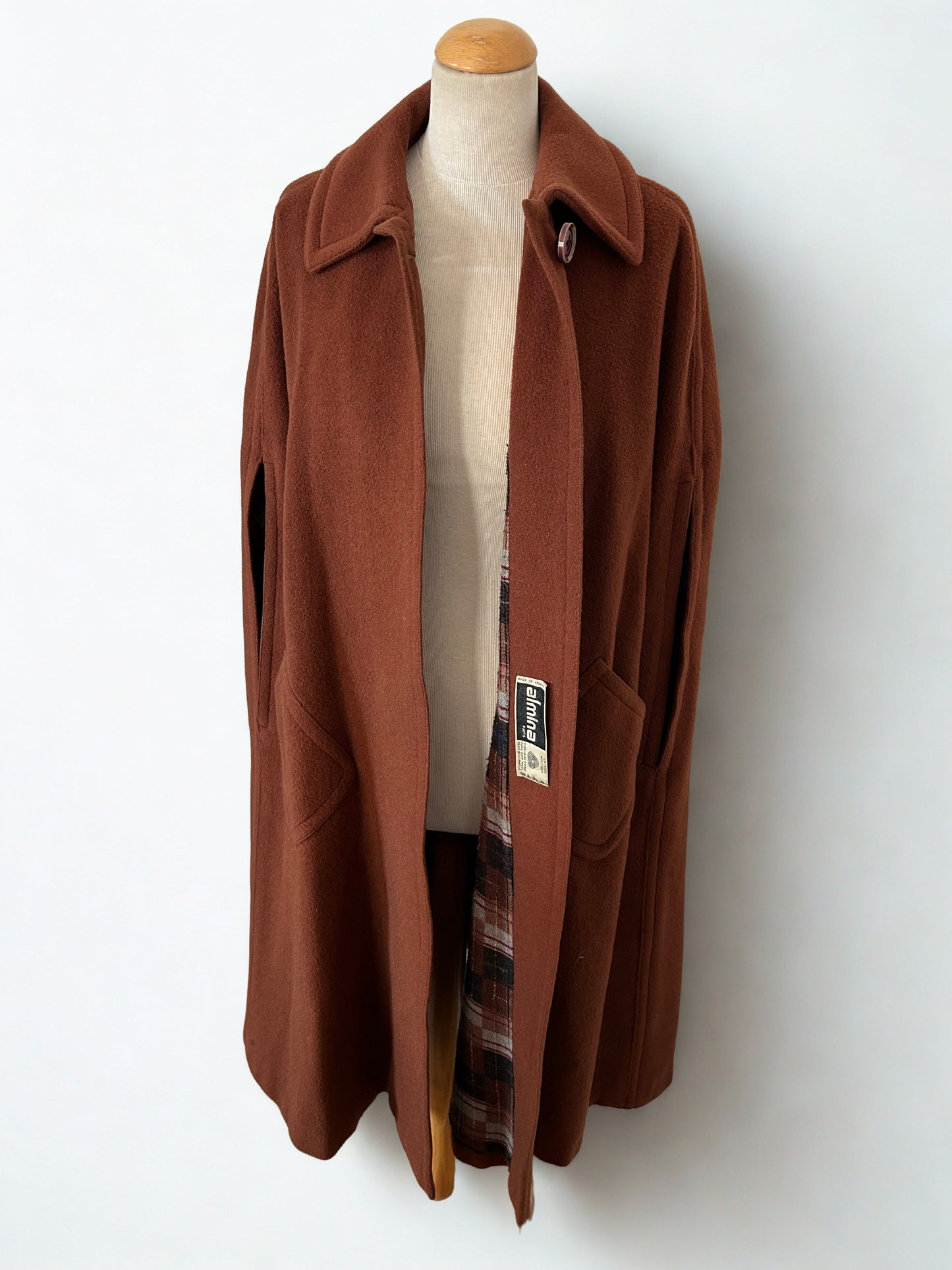 Cape manteau années 70 pure laine la friperie vintage 25