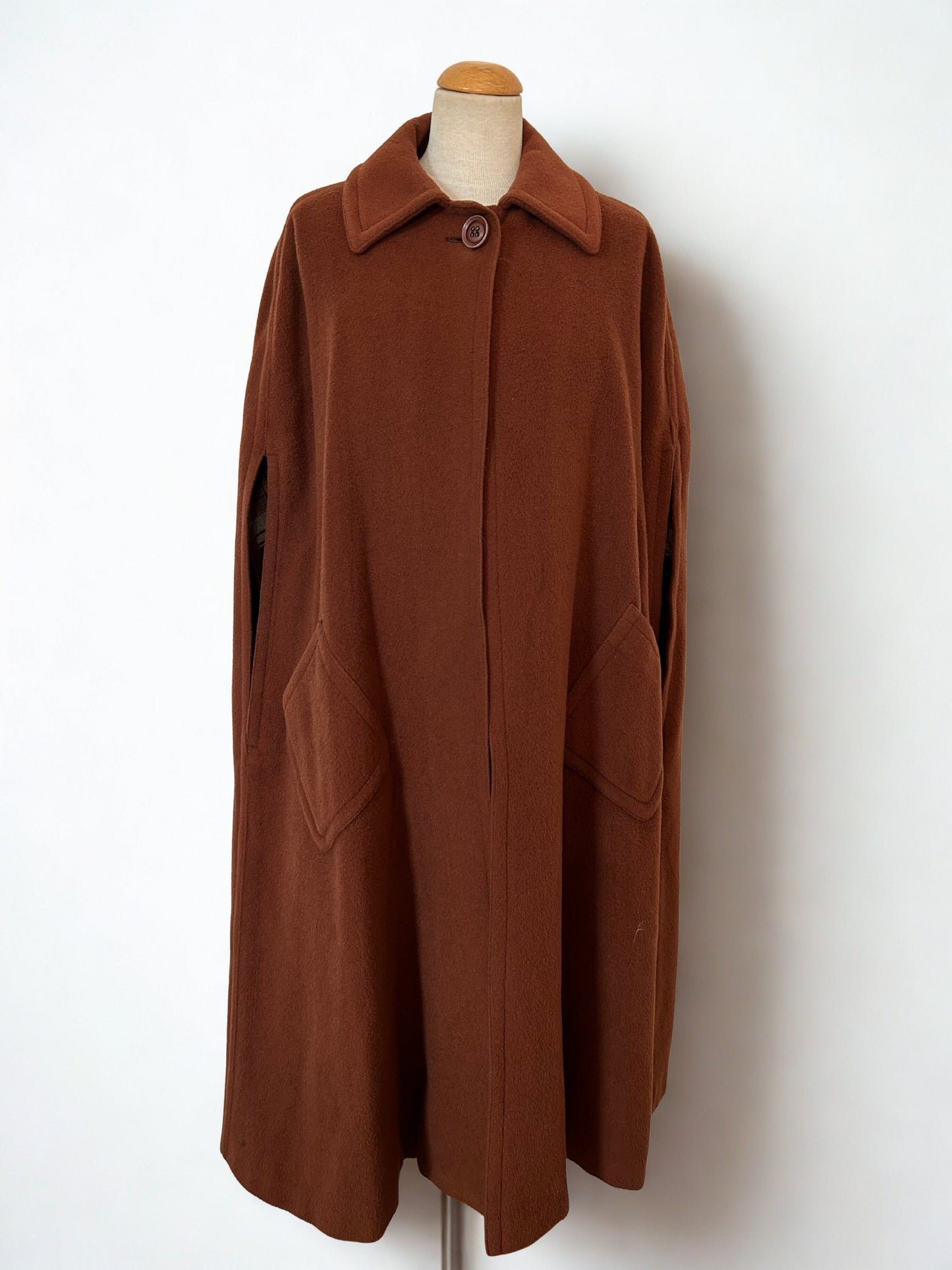 Cape manteau années 70 pure laine la friperie vintage 25