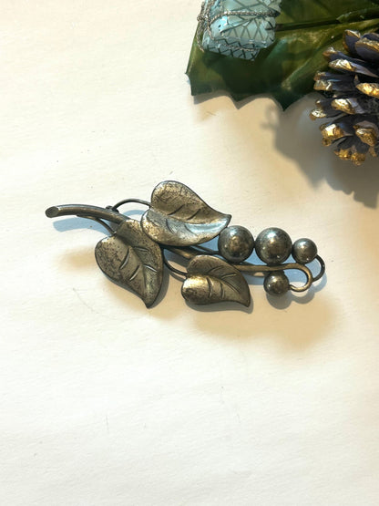 Broche vintage feuillage à baies 60’s la friperie vintage 25