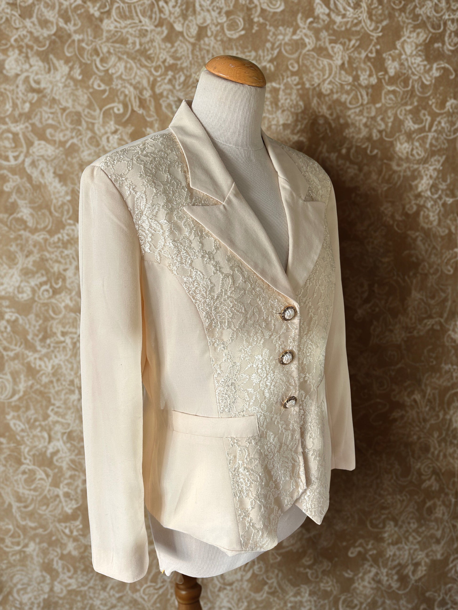 Veste tailleur vintage ivoire dentelle la friperie vintage 25