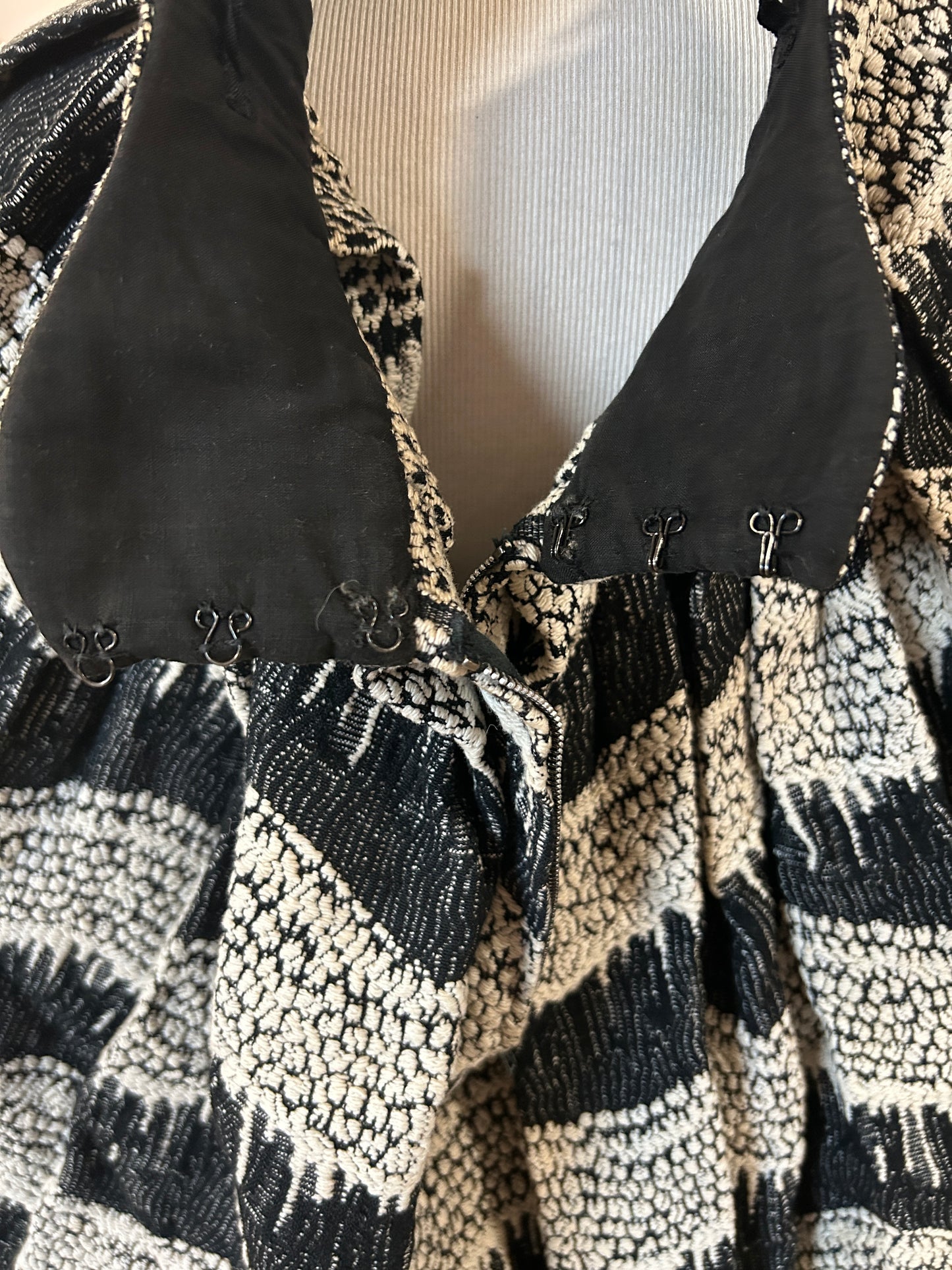 Jupe vintage noire écrue à motifs