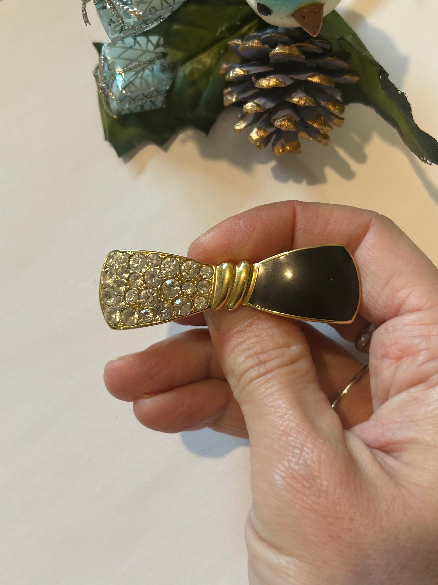 Broche vintage nœud strass et émail noir – Années 1980 la friperie vintage 25