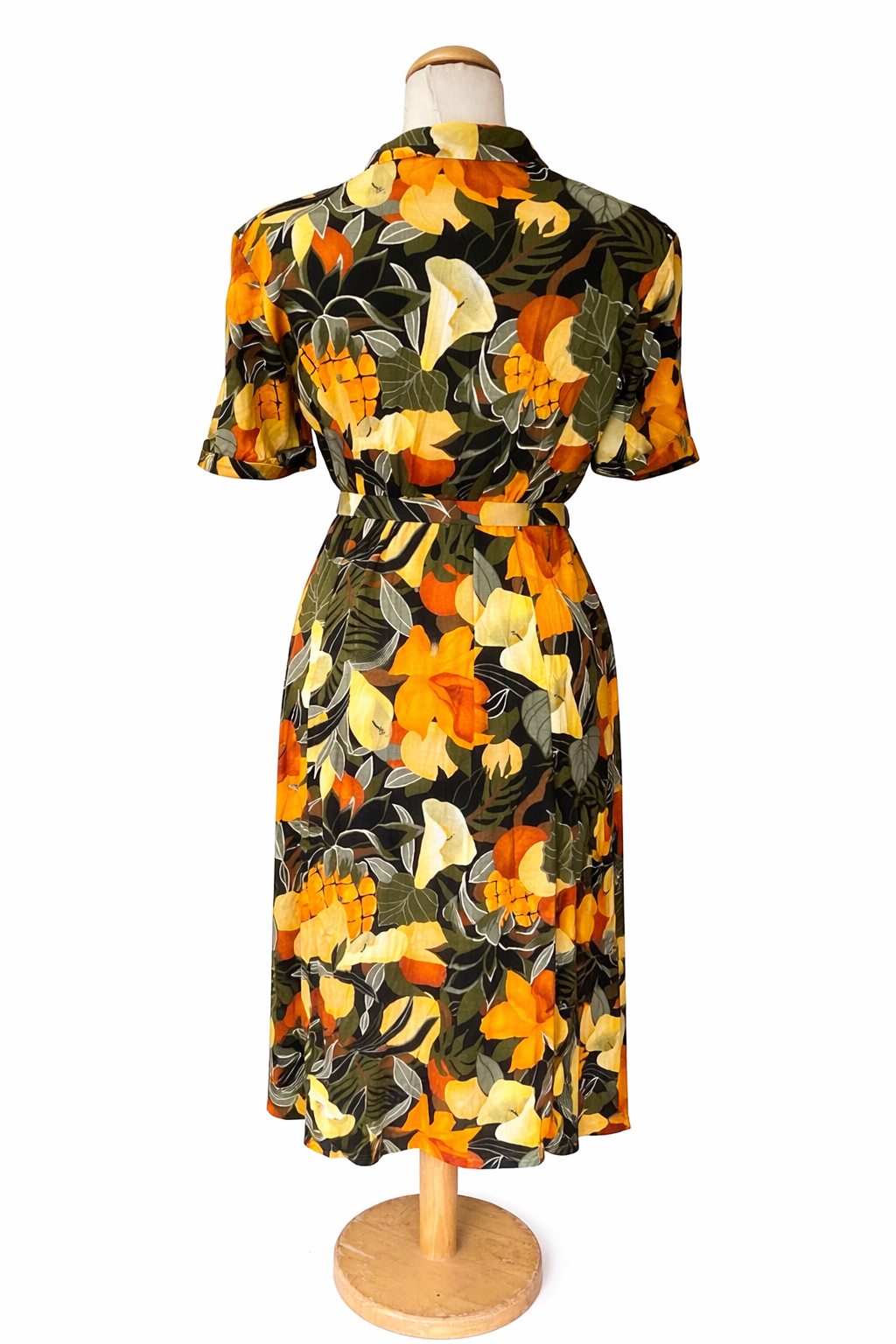 Robe vintage tropicale ceinturée à poches