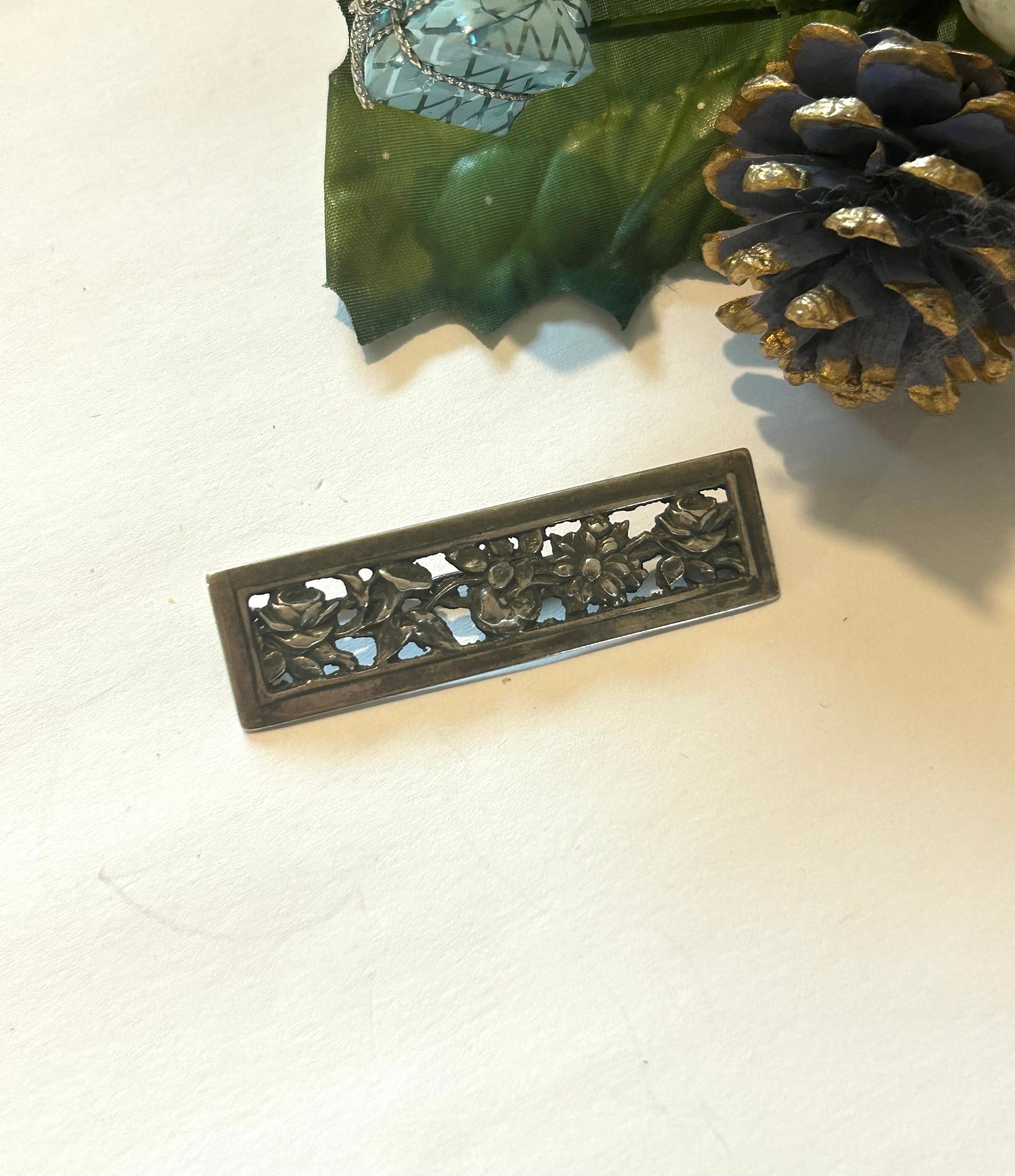 Broche vintage fleur ajourée métal argenté la friperie vintage 25