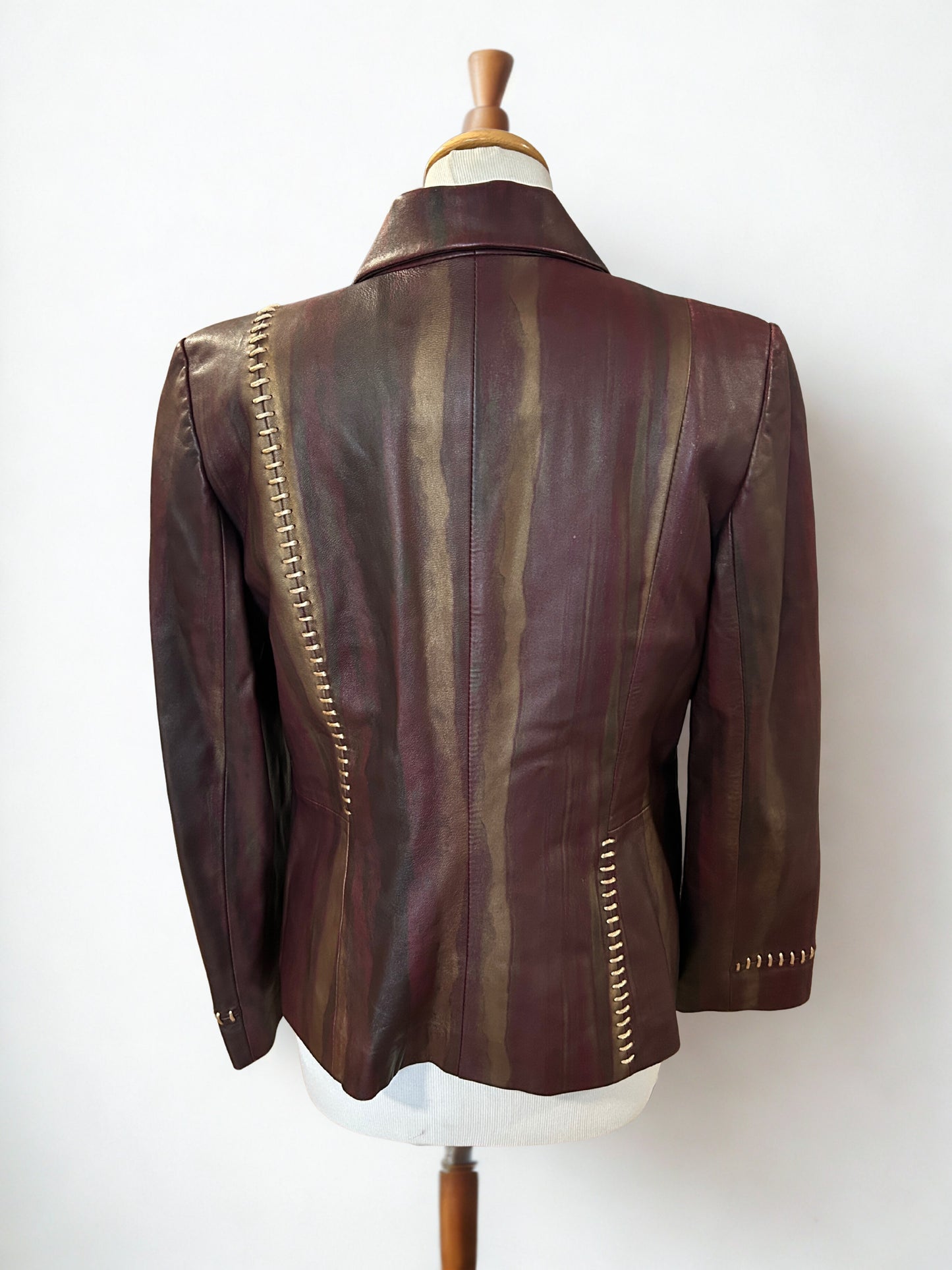 Veste en cuir vintage bordeaux à reflets