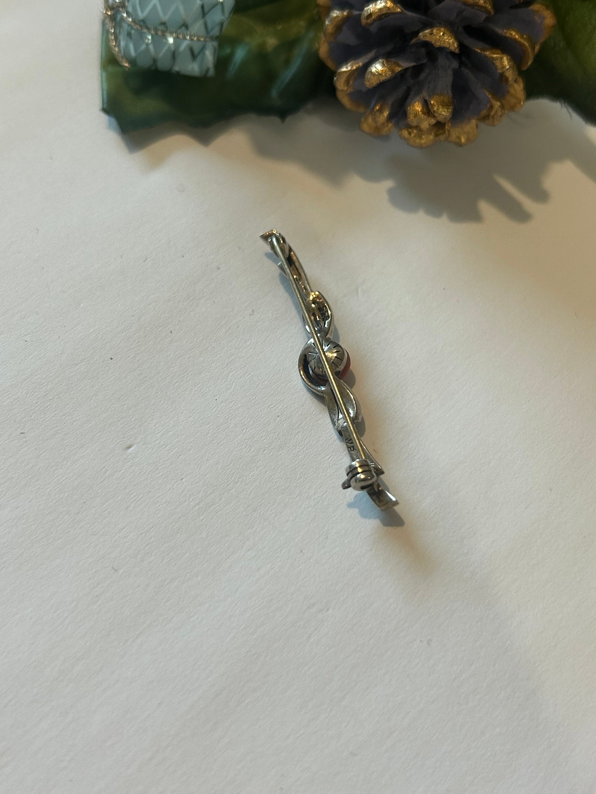 Broche Art Déco argent 855 & cabochon corail la friperie vintage 25