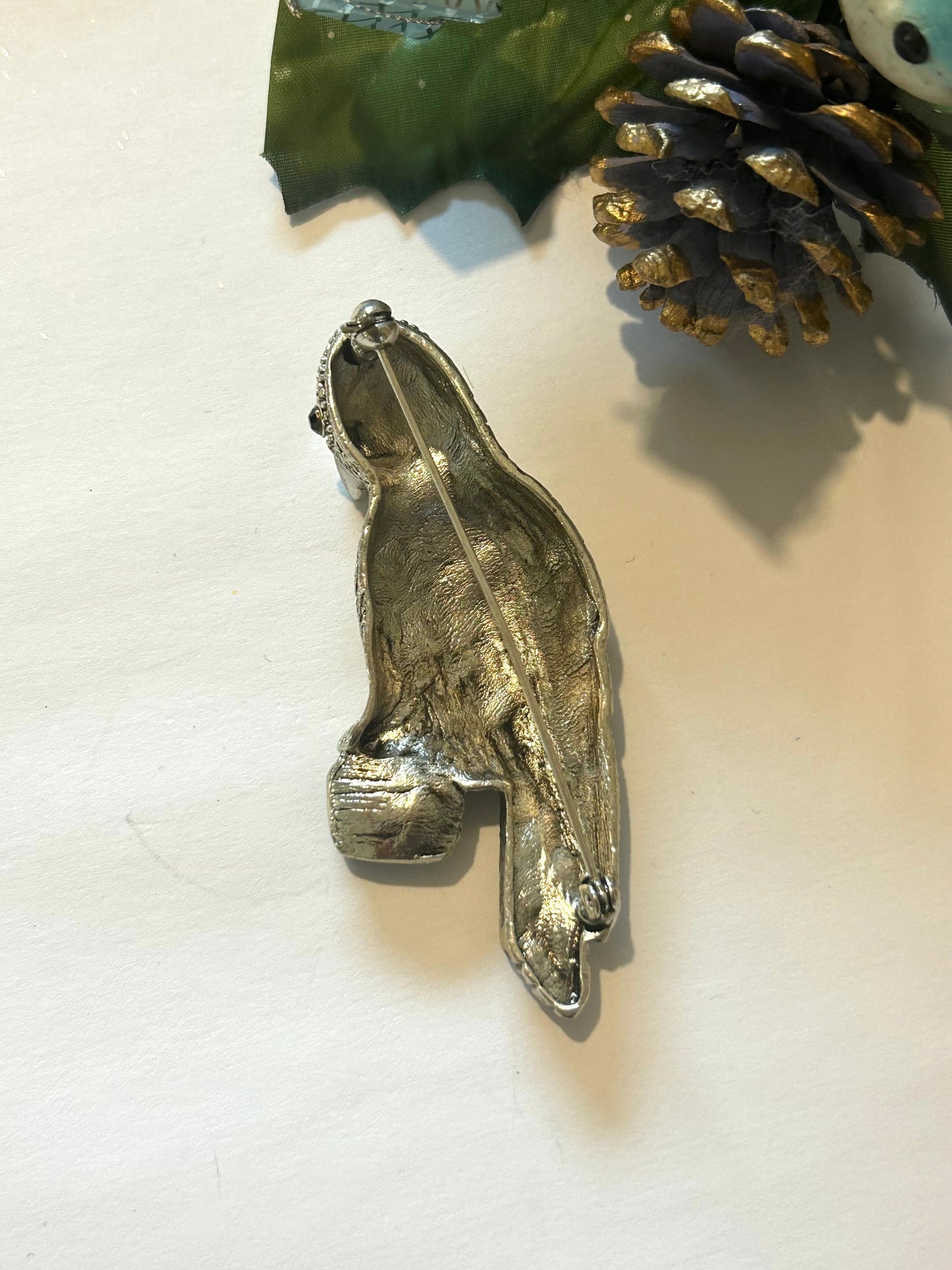 Broche vintage perroquet argenté la friperie vintage 25