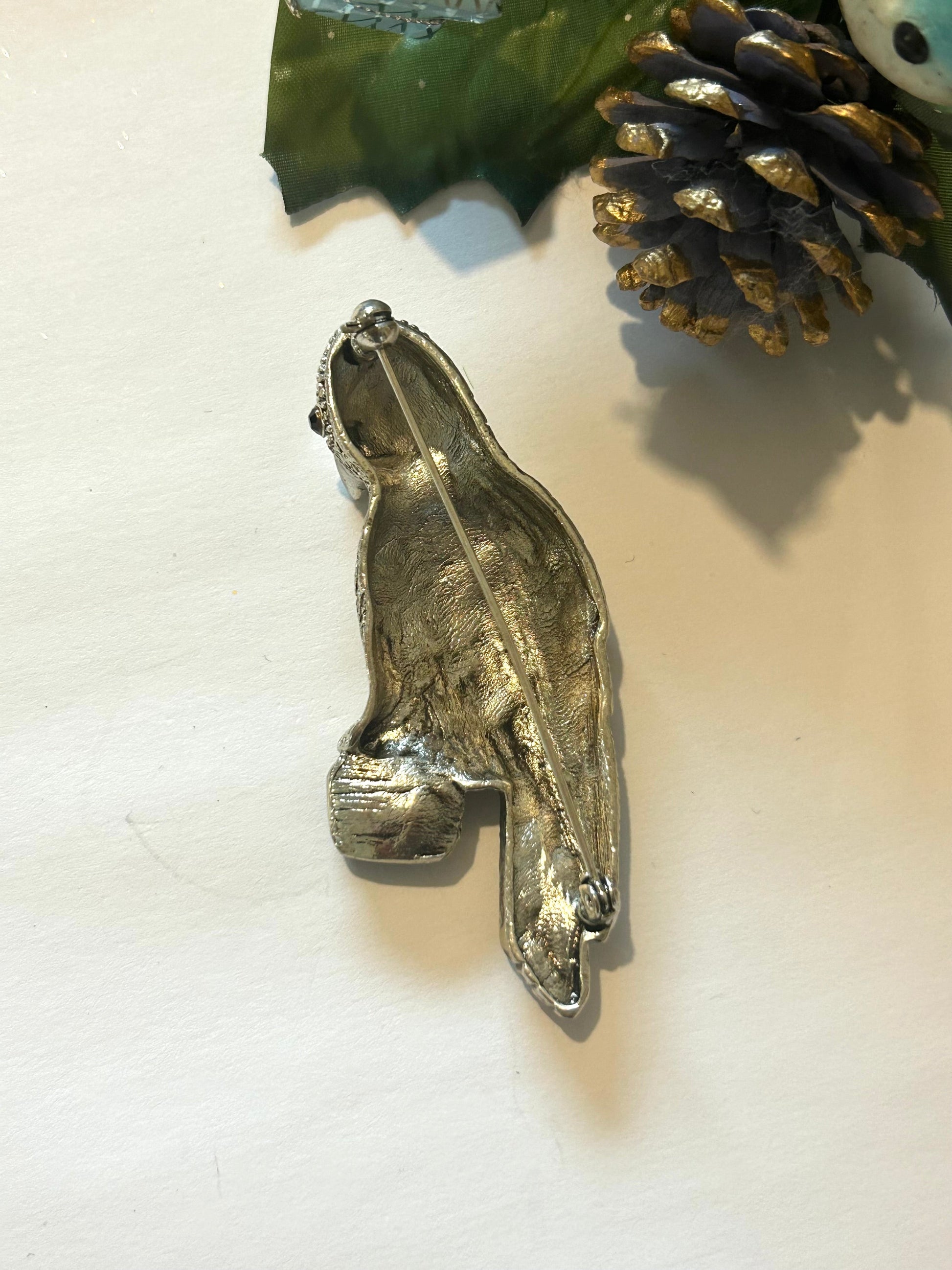 Broche vintage perroquet argenté la friperie vintage 25