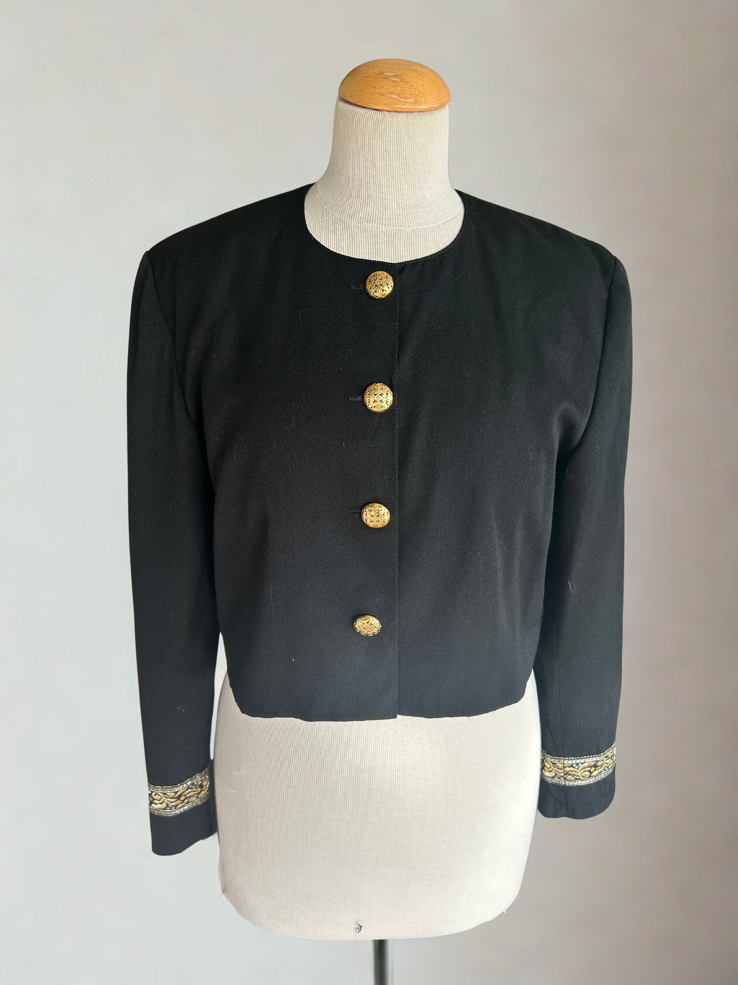 Veste noire courte vintage France la friperie vintage 25