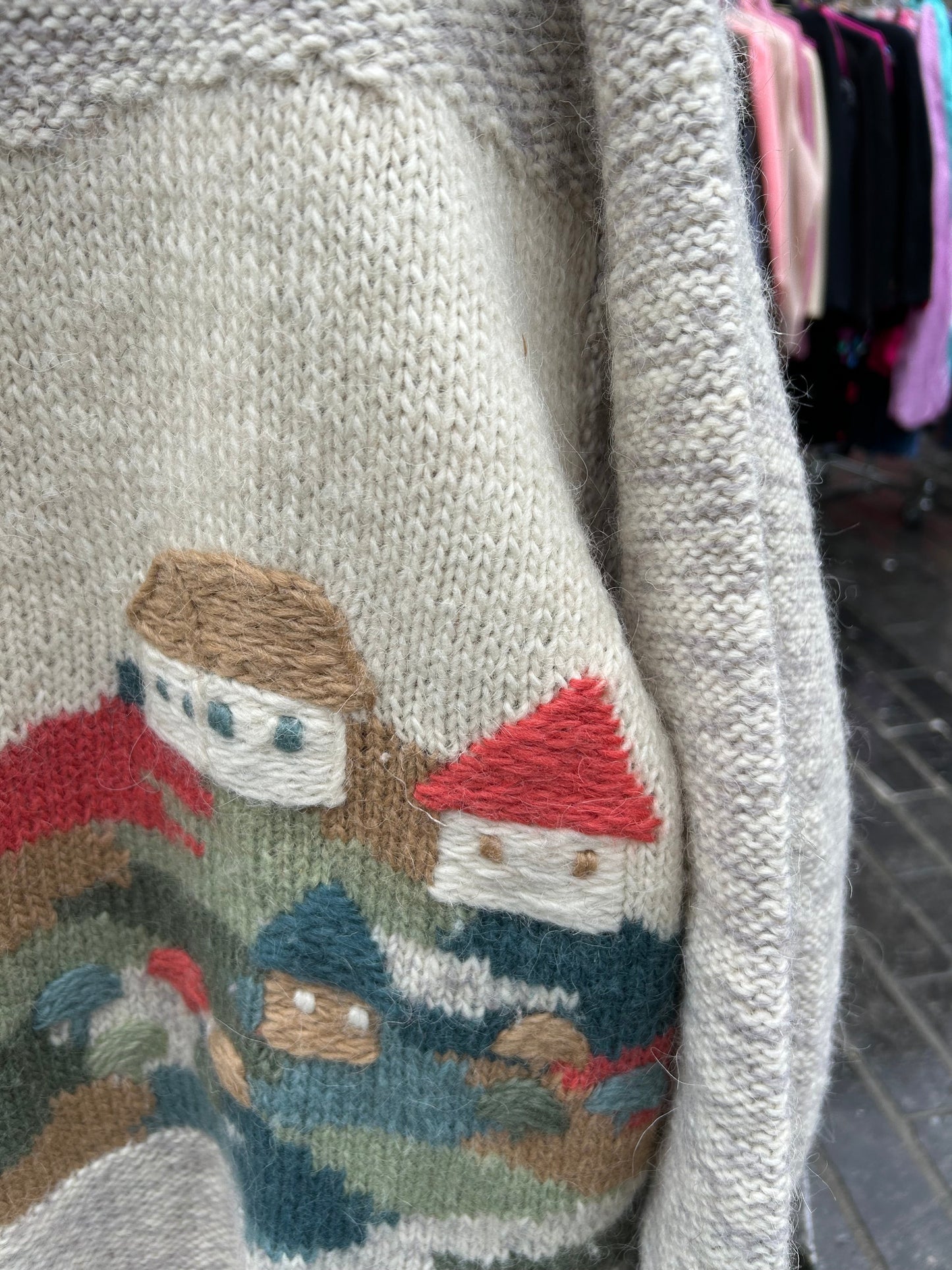 Pull vintage brodé pure laine la friperie vintage 25