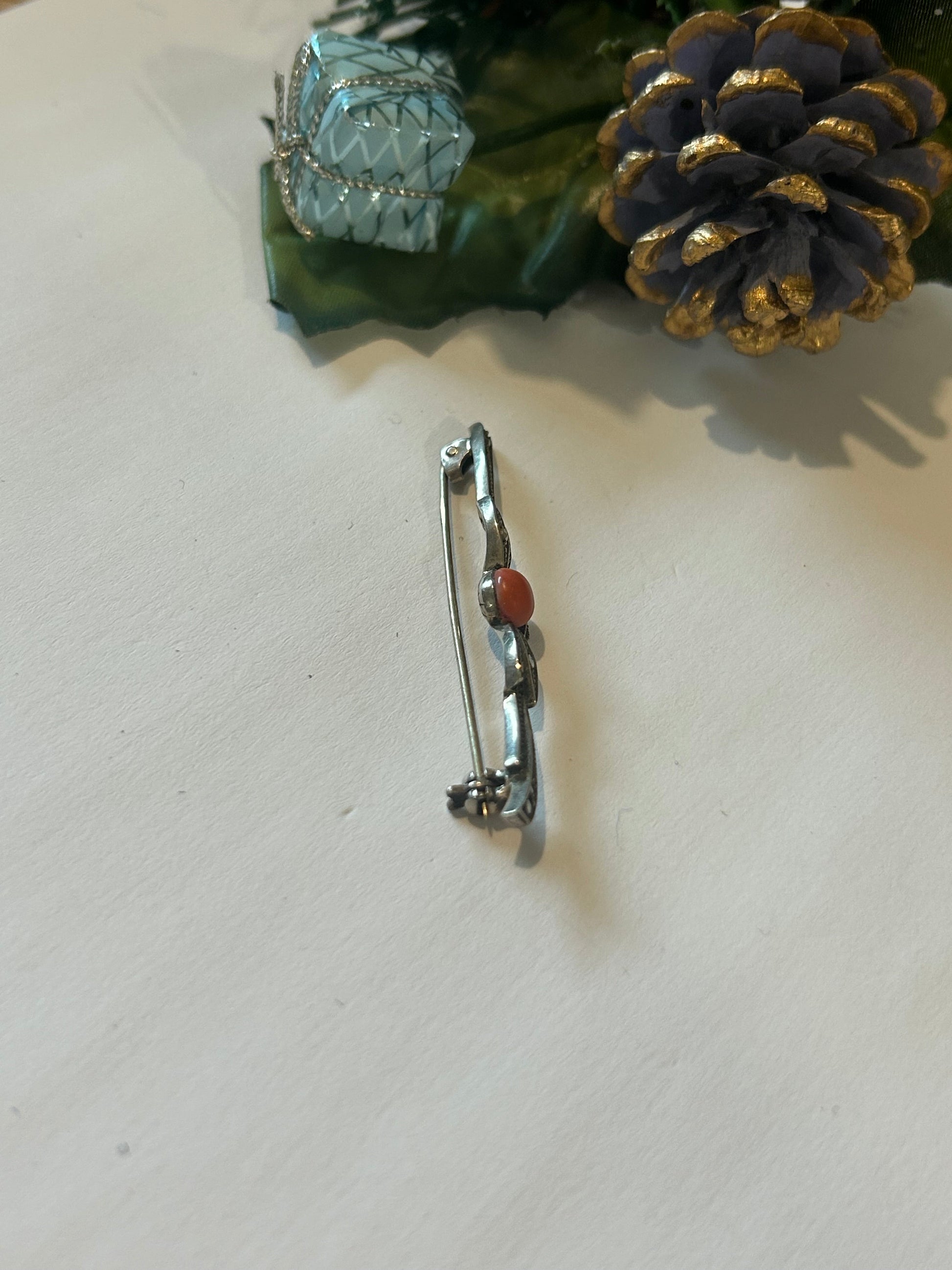 Broche Art Déco argent 855 & cabochon corail la friperie vintage 25