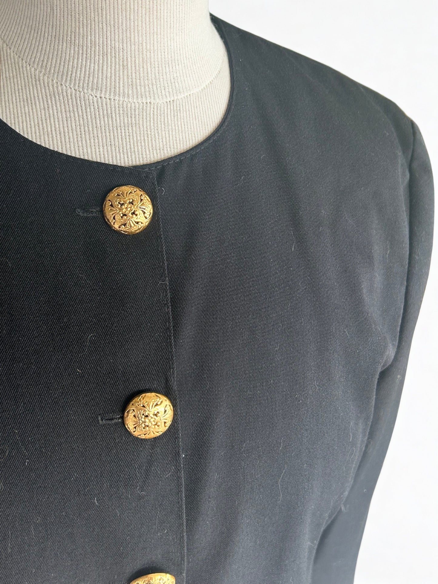 Veste noire courte vintage France la friperie vintage 25