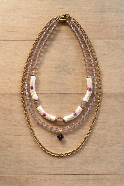 Collier multirang vintage upcyclé perles roses, céramique fleurs & chaîne dorée