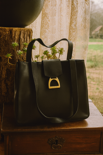 Sac Lancel vintage bleu marine cuir la friperie vintage 25