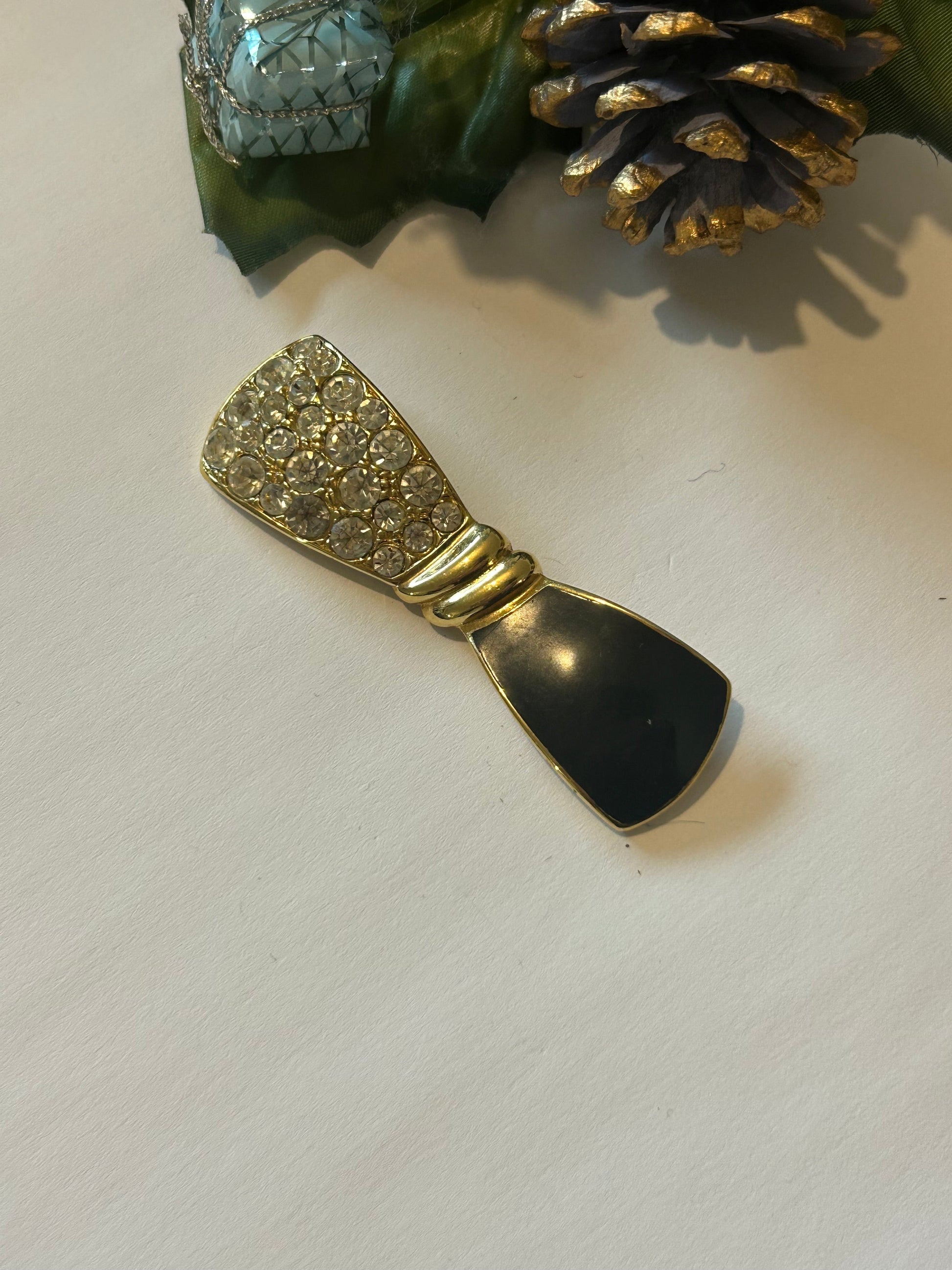 Broche vintage nœud strass et émail noir – Années 1980 la friperie vintage 25