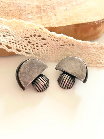 Boucles d'oreille clips vintage argenté métal abstrait
