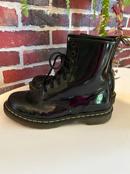 Dr Martens 1460 hautes 8 trous noires vernies la friperie vintage 25