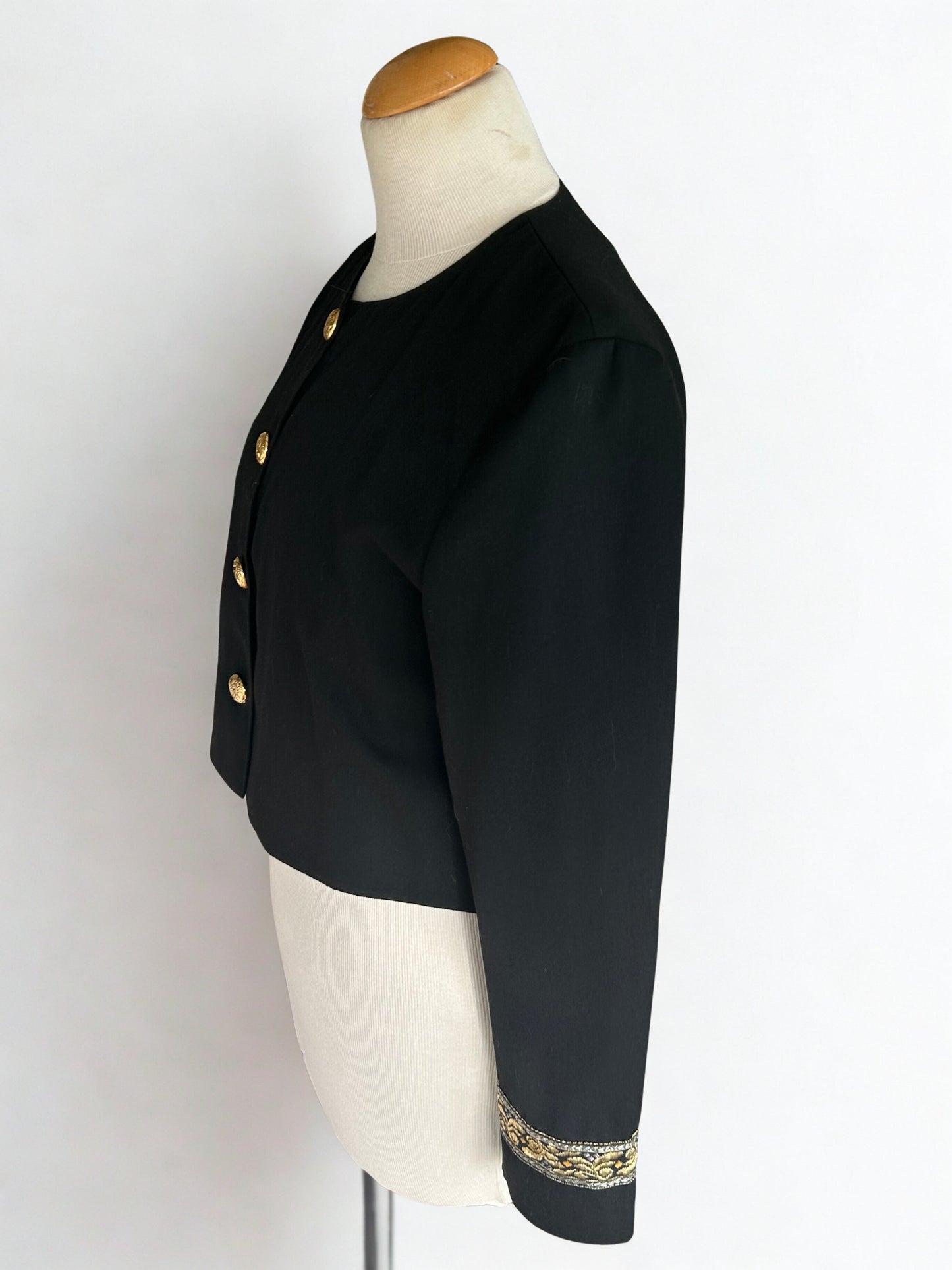 Veste noire courte vintage France la friperie vintage 25