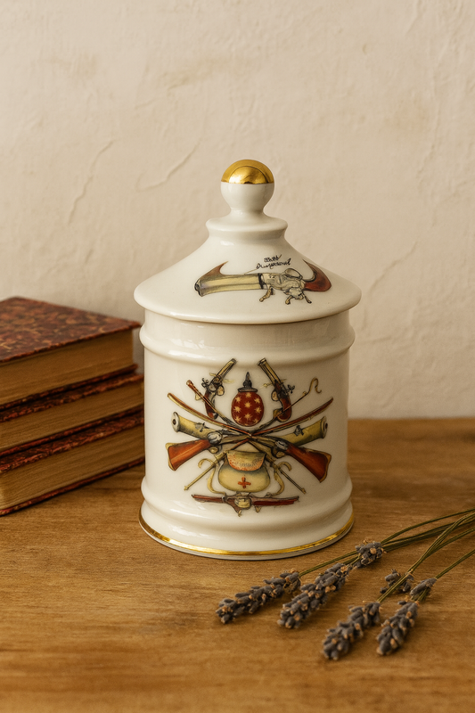 Pot décoratif en porcelaine de Limoges – Motifs armes anciennes – Vintage 1960-1980 la friperie vintage 25
