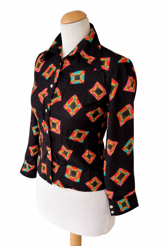 Chemise Vintage noire motifs géométriques colorés – Col pelle à tarte