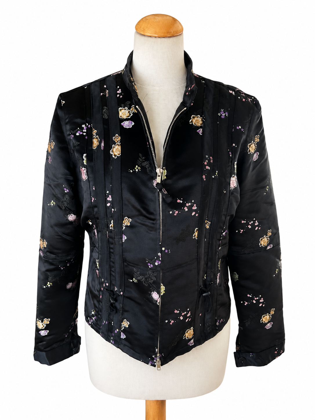 Veste noir kimono satiné et fleurs
