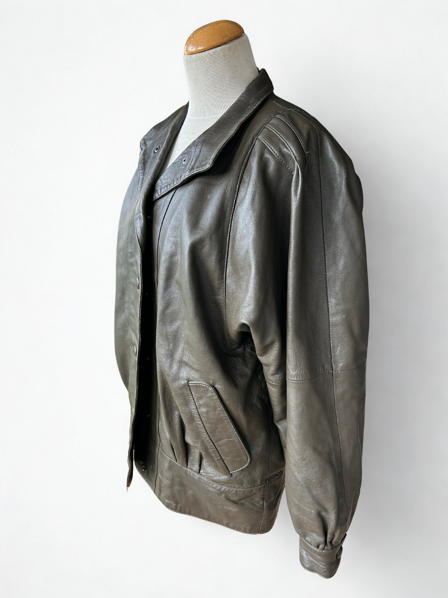 Veste en cuir d’agneau marron taupe oversize