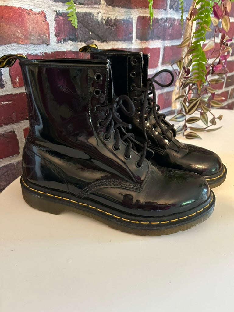 Dr Martens 1460 hautes 8 trous noires vernies la friperie vintage 25