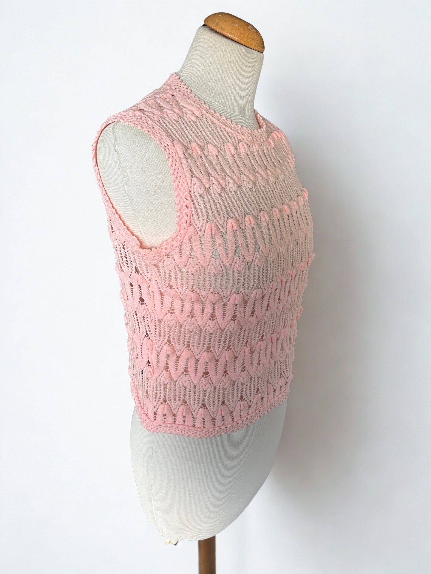 Top vintage en mailles ajourées rose