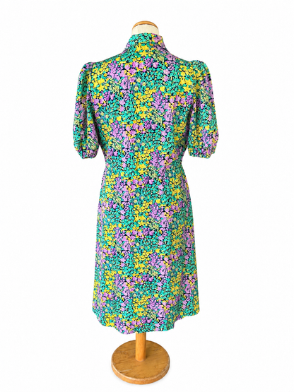 Robe vintage motifs fleuris manches courtes