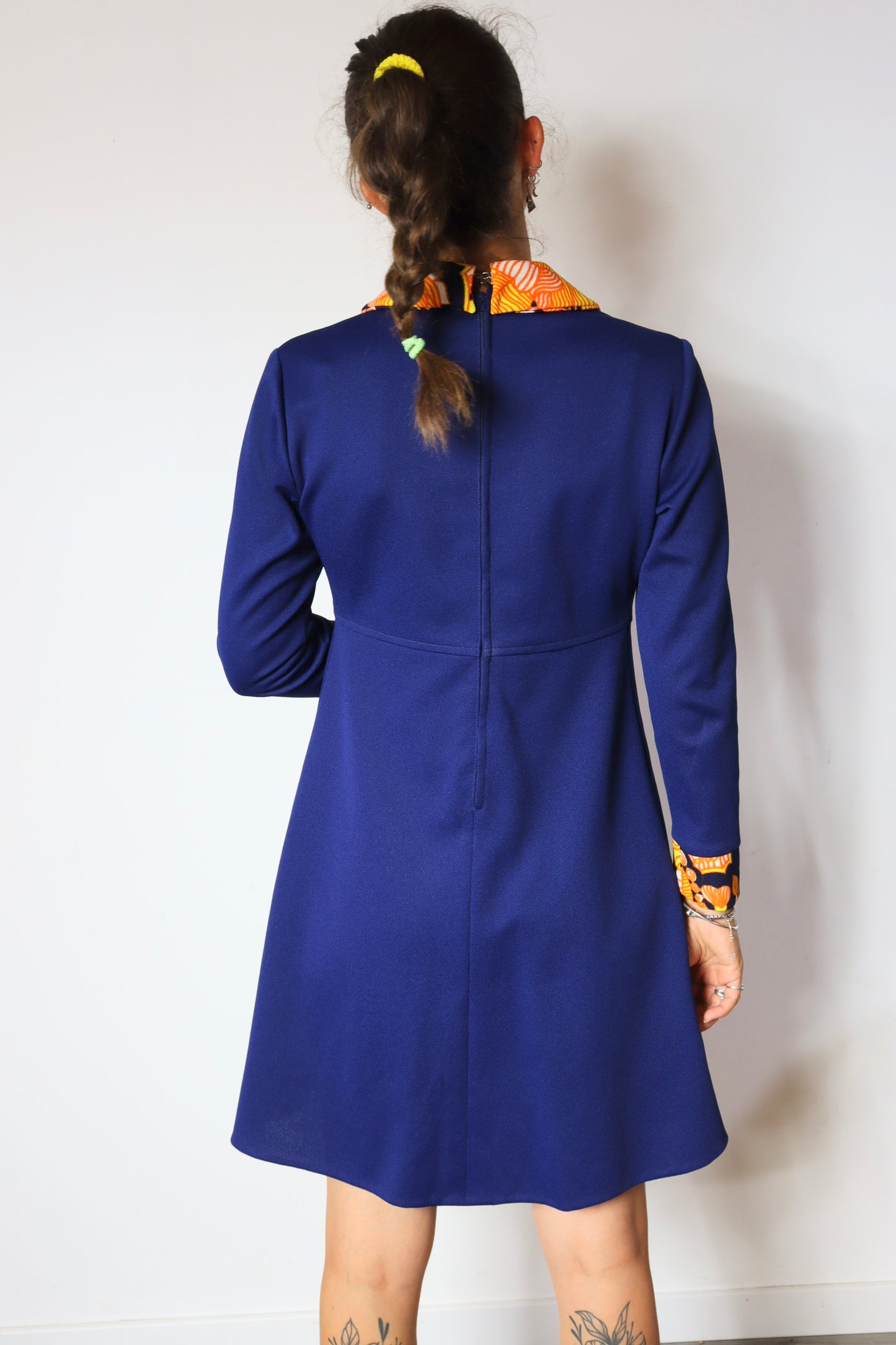 Robe vintage années 70 bleu roi col motifs