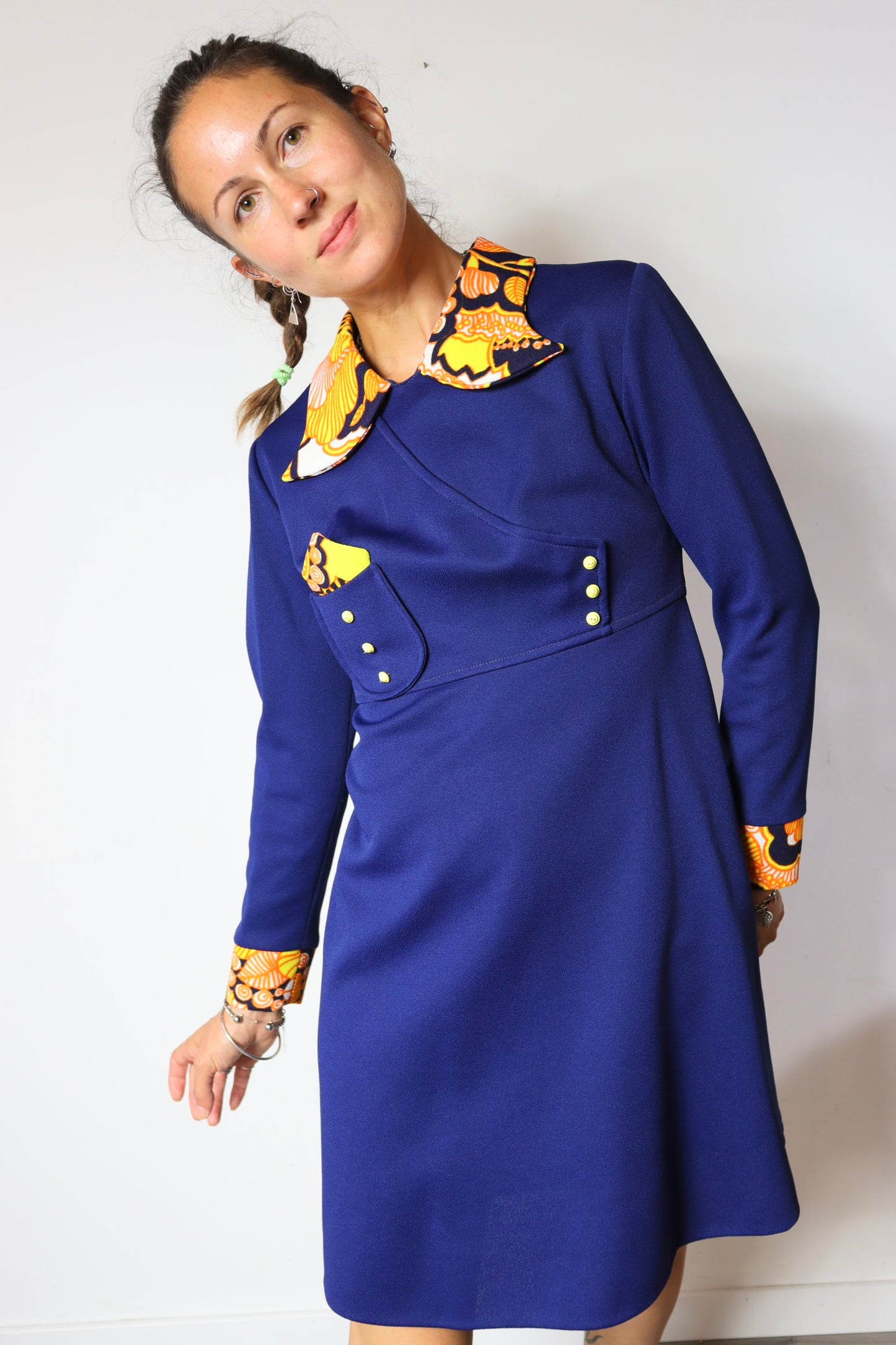 Robe vintage années 70 bleu roi col motifs